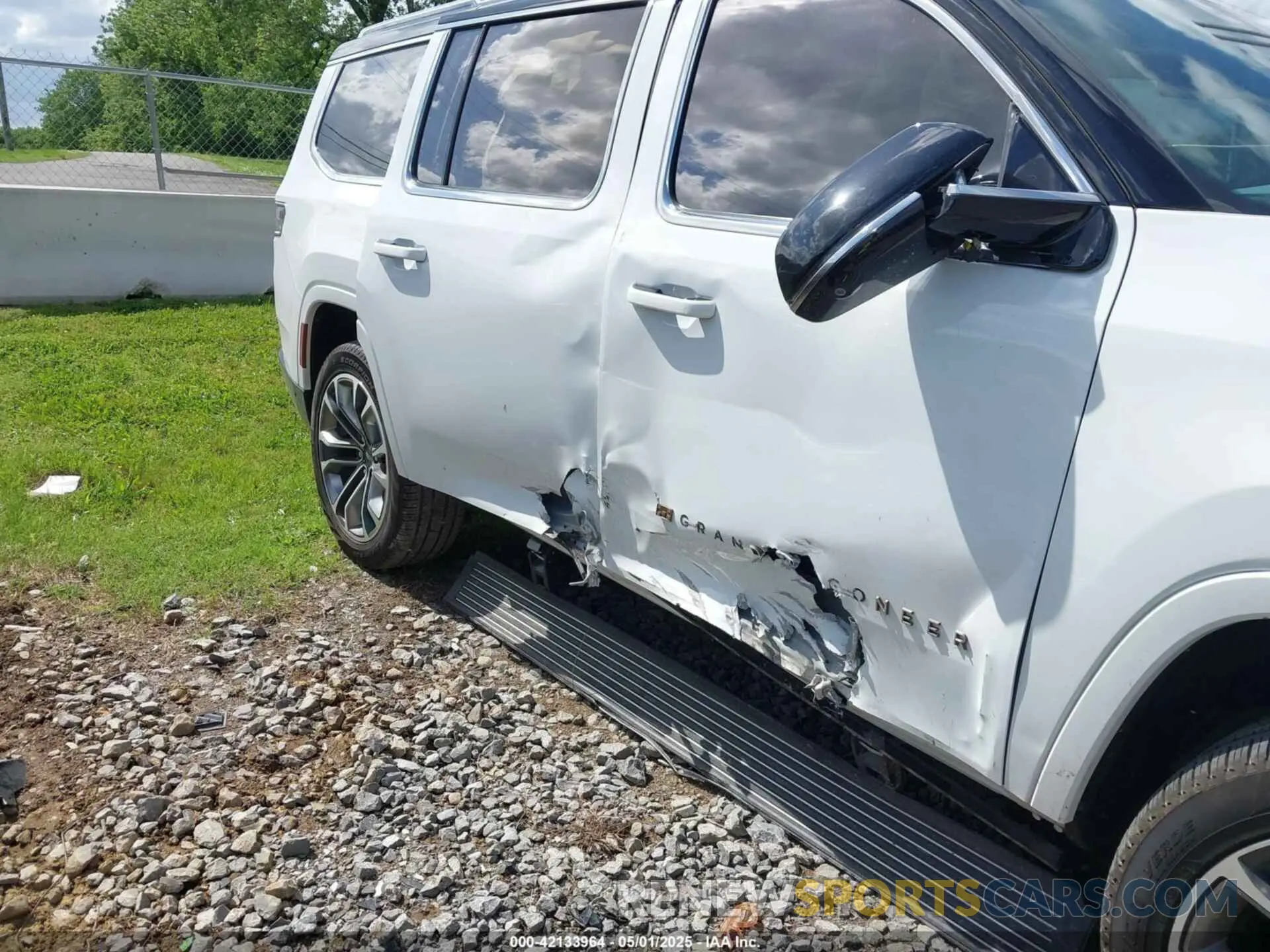 6 Photograph of a damaged car 1C4SJVGP5PS503964 JEEP GRAND WAGONEER 2023