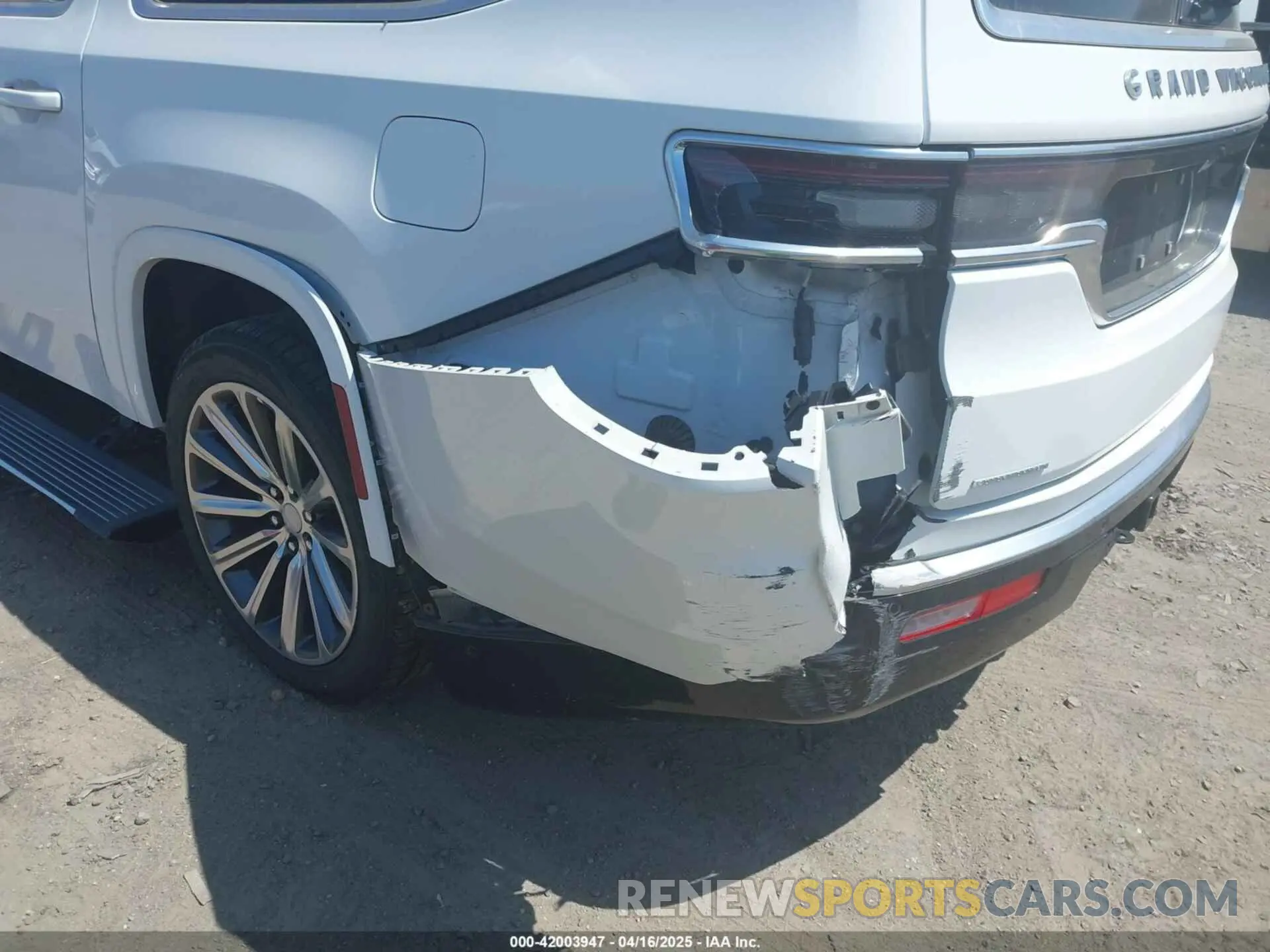 17 Photograph of a damaged car 1C4SJSFP4PS529665 JEEP GRAND WAGONEER L 2023
