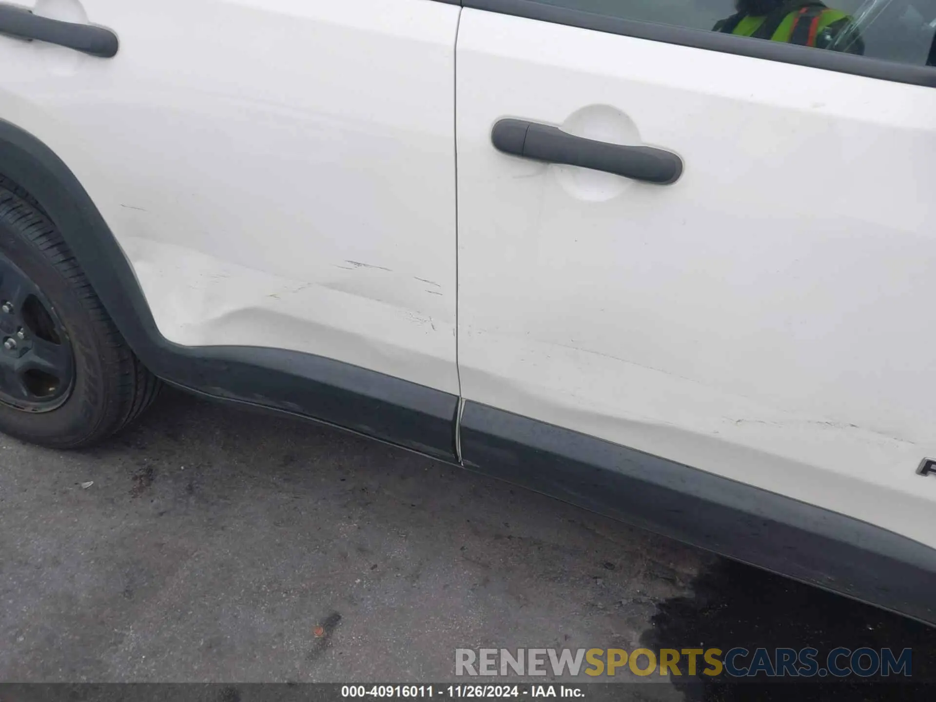 17 Photograph of a damaged car ZACNJAAB5KPK11861 JEEP RENEGADE 2019