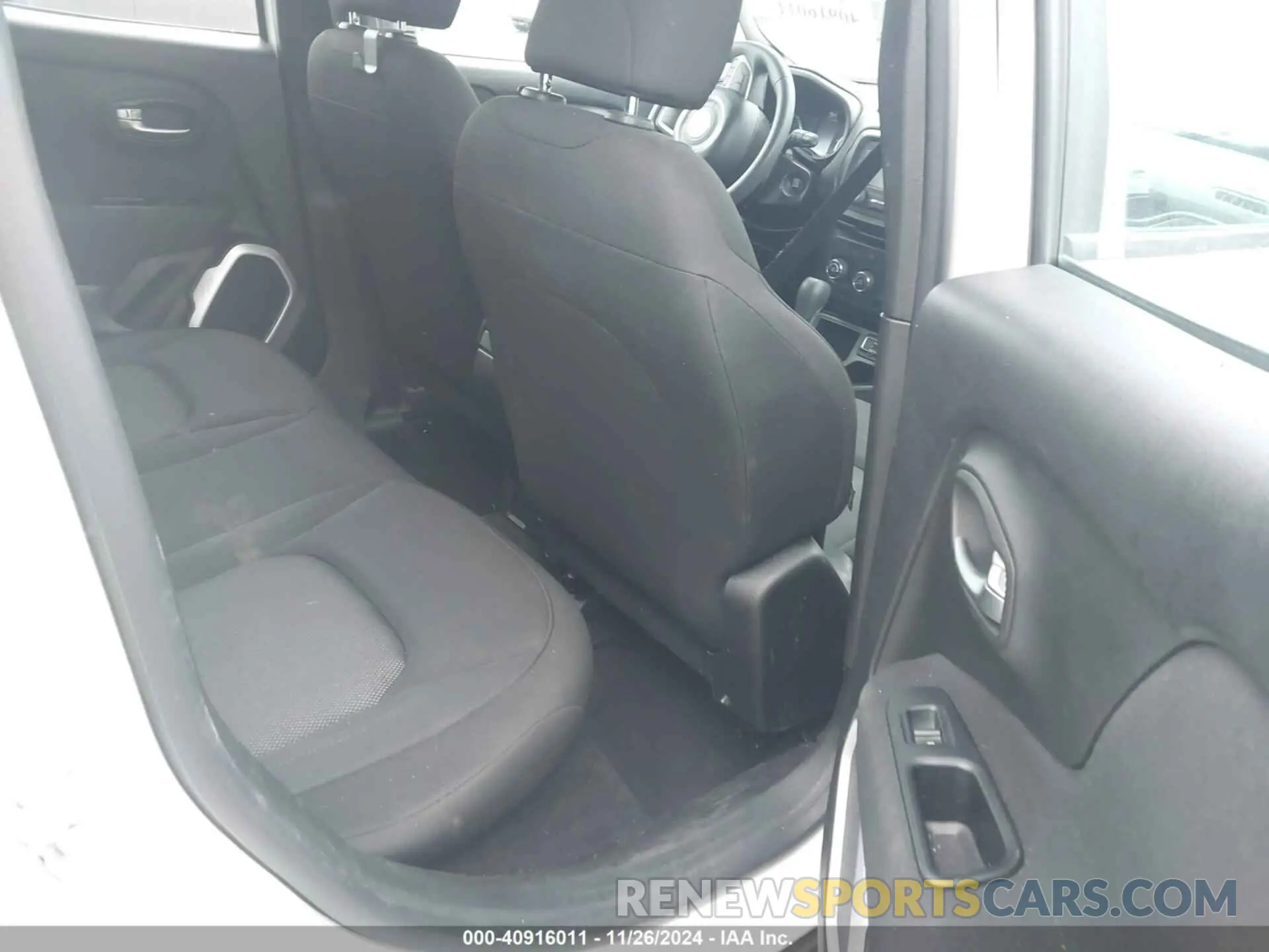 8 Photograph of a damaged car ZACNJAAB5KPK11861 JEEP RENEGADE 2019