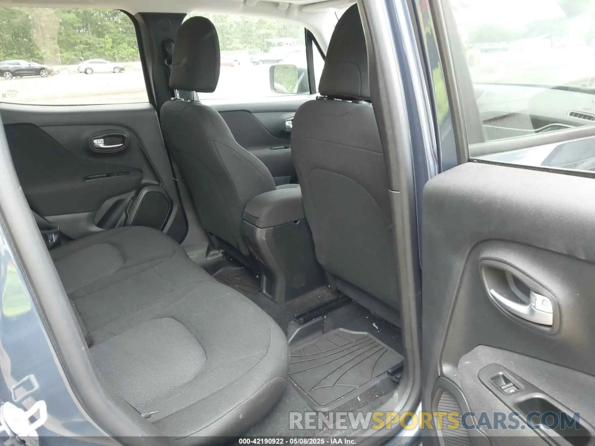 8 Photograph of a damaged car ZACNJAAB9KPK76101 JEEP RENEGADE 2019
