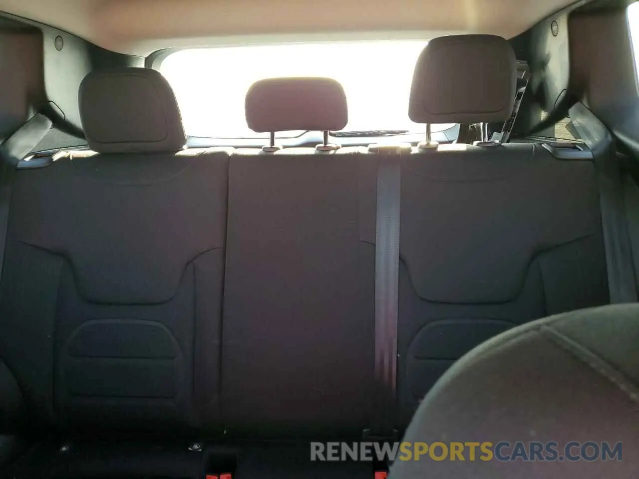 10 Photograph of a damaged car ZACNJABB0KPK87650 JEEP RENEGADE 2019
