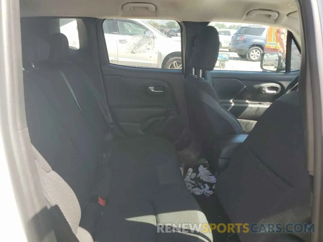 10 Photograph of a damaged car ZACNJABB1KPK14528 JEEP RENEGADE 2019