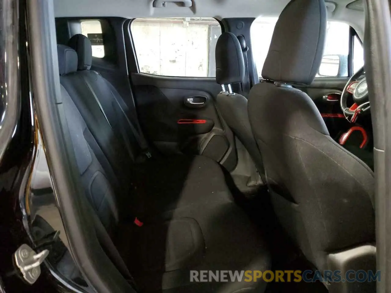 10 Photograph of a damaged car ZACNJABB1KPK47108 JEEP RENEGADE 2019