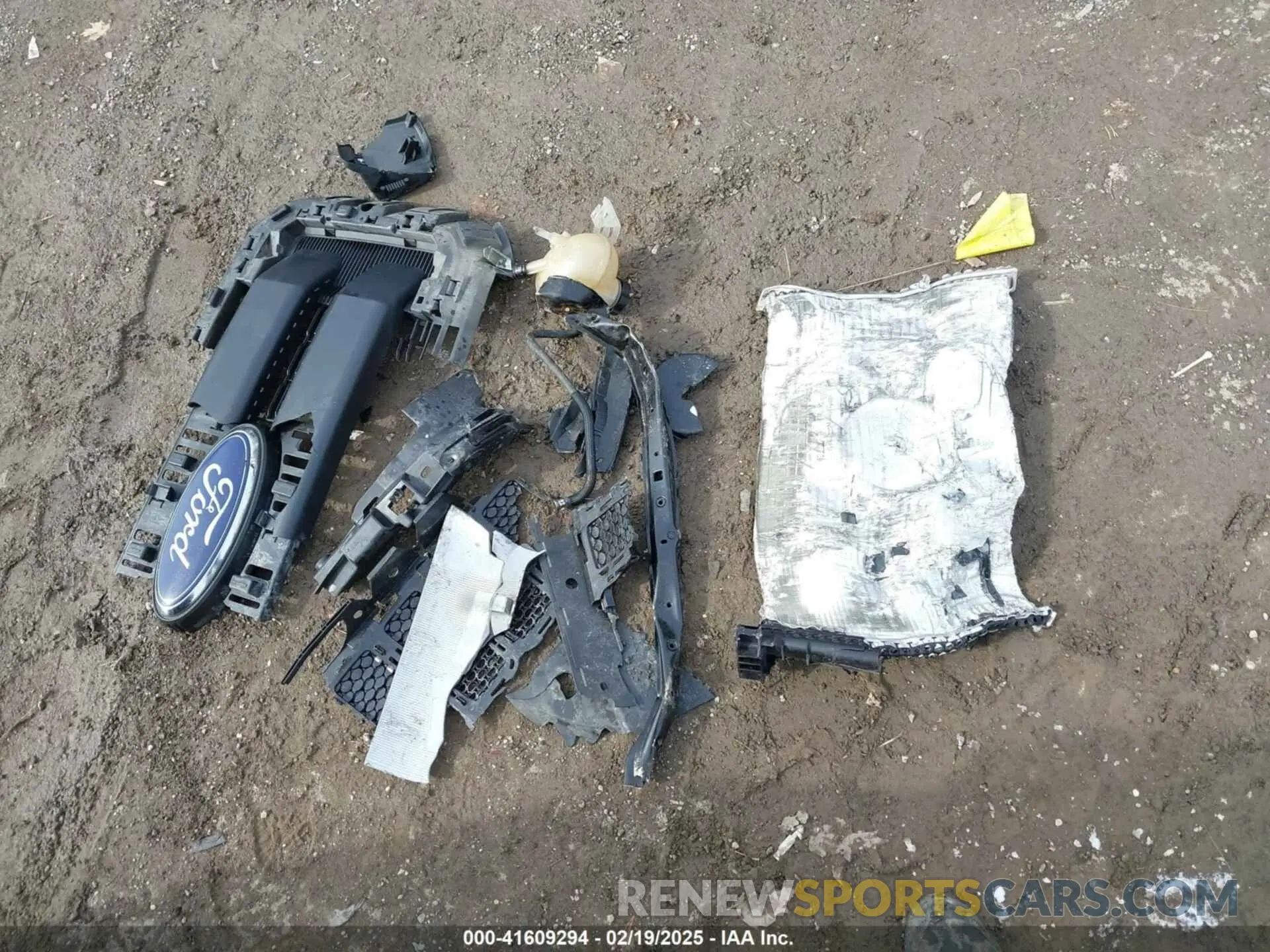 12 Photograph of a damaged car ZACNJABB2KPJ74329 JEEP RENEGADE 2019