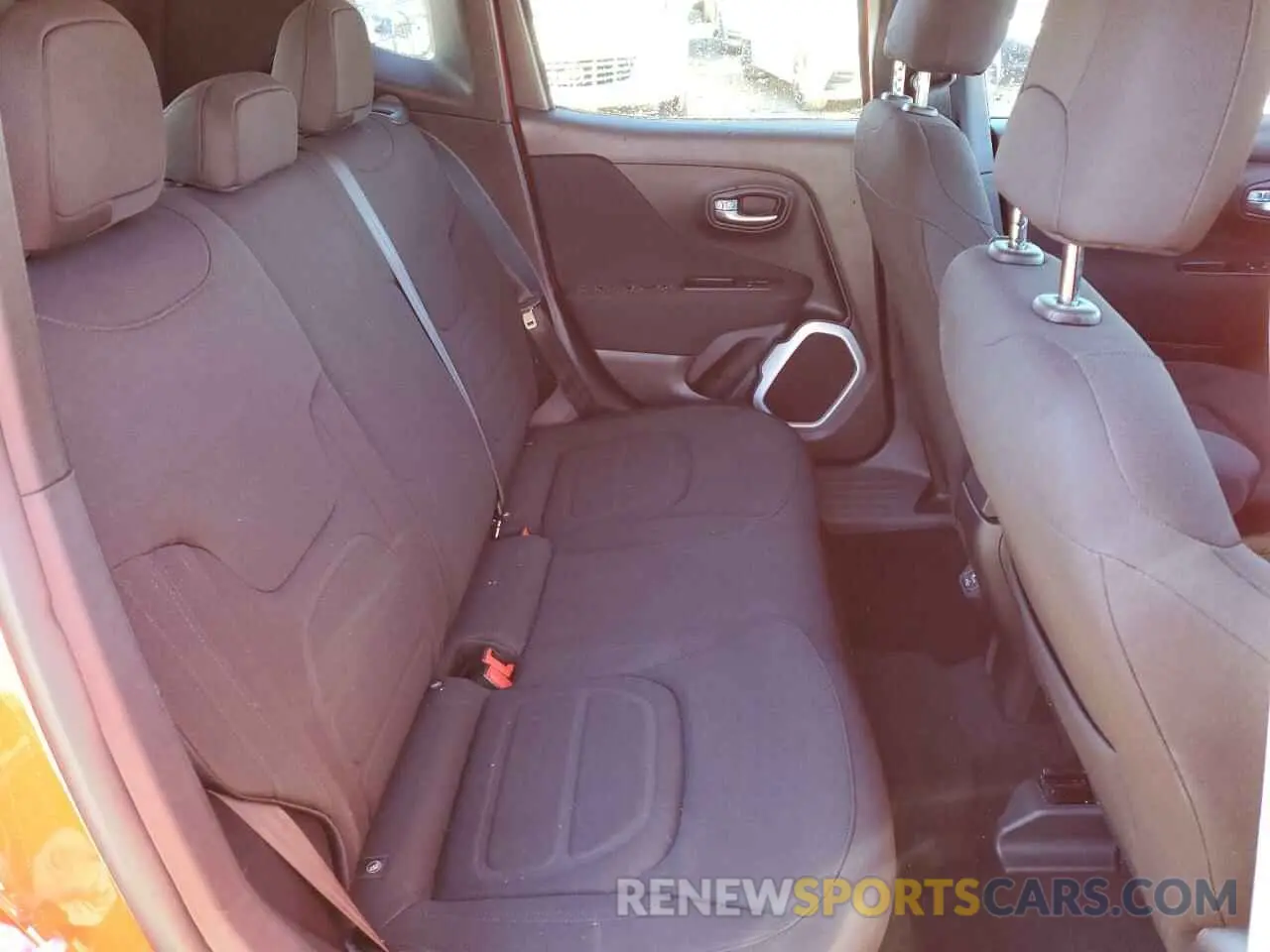 10 Photograph of a damaged car ZACNJABB2KPK08740 JEEP RENEGADE 2019