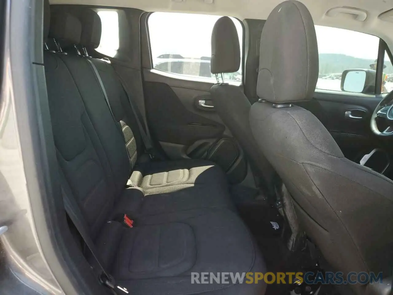 10 Photograph of a damaged car ZACNJABB2KPK77170 JEEP RENEGADE 2019