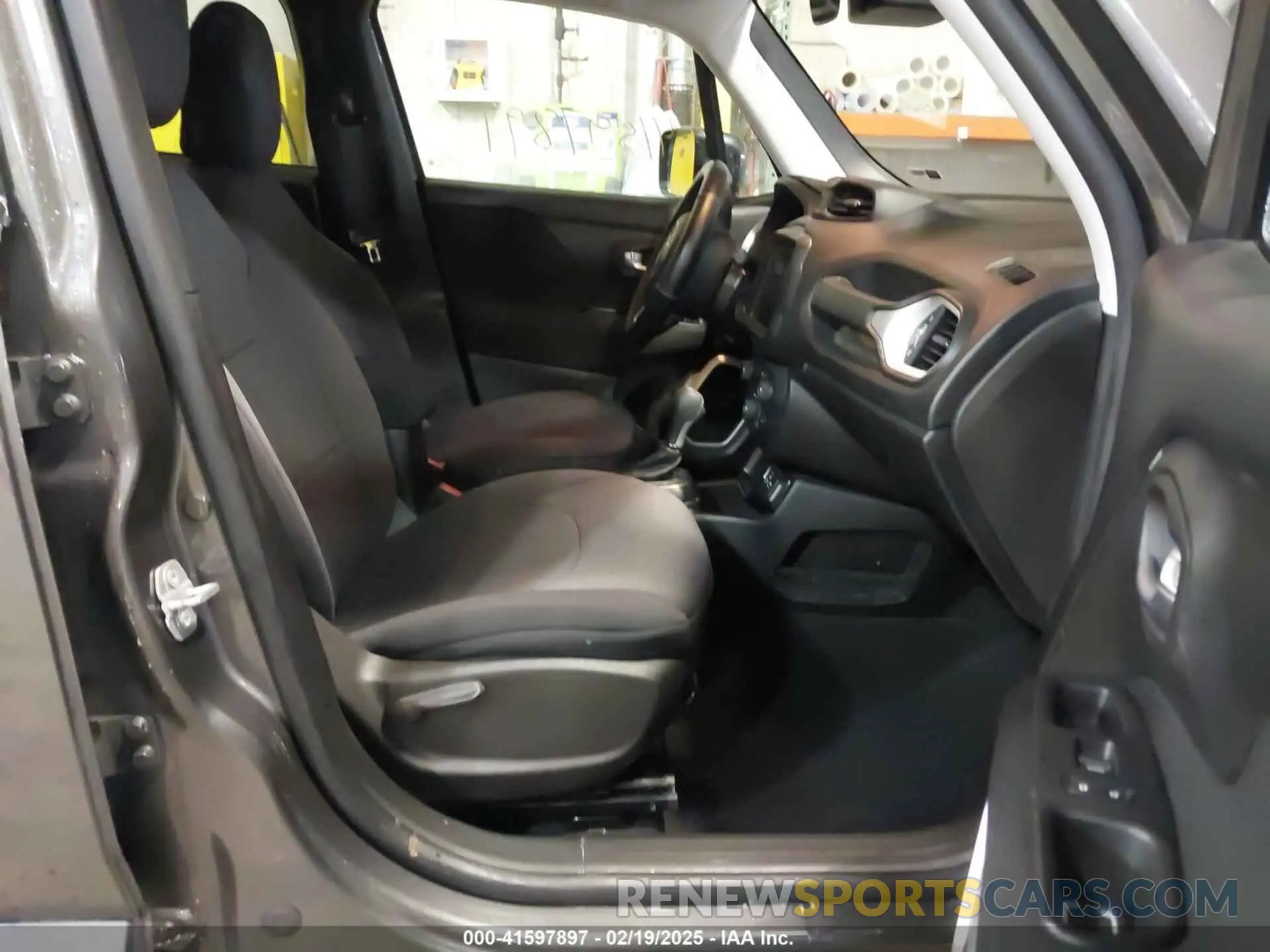 5 Photograph of a damaged car ZACNJABB6KPJ93773 JEEP RENEGADE 2019