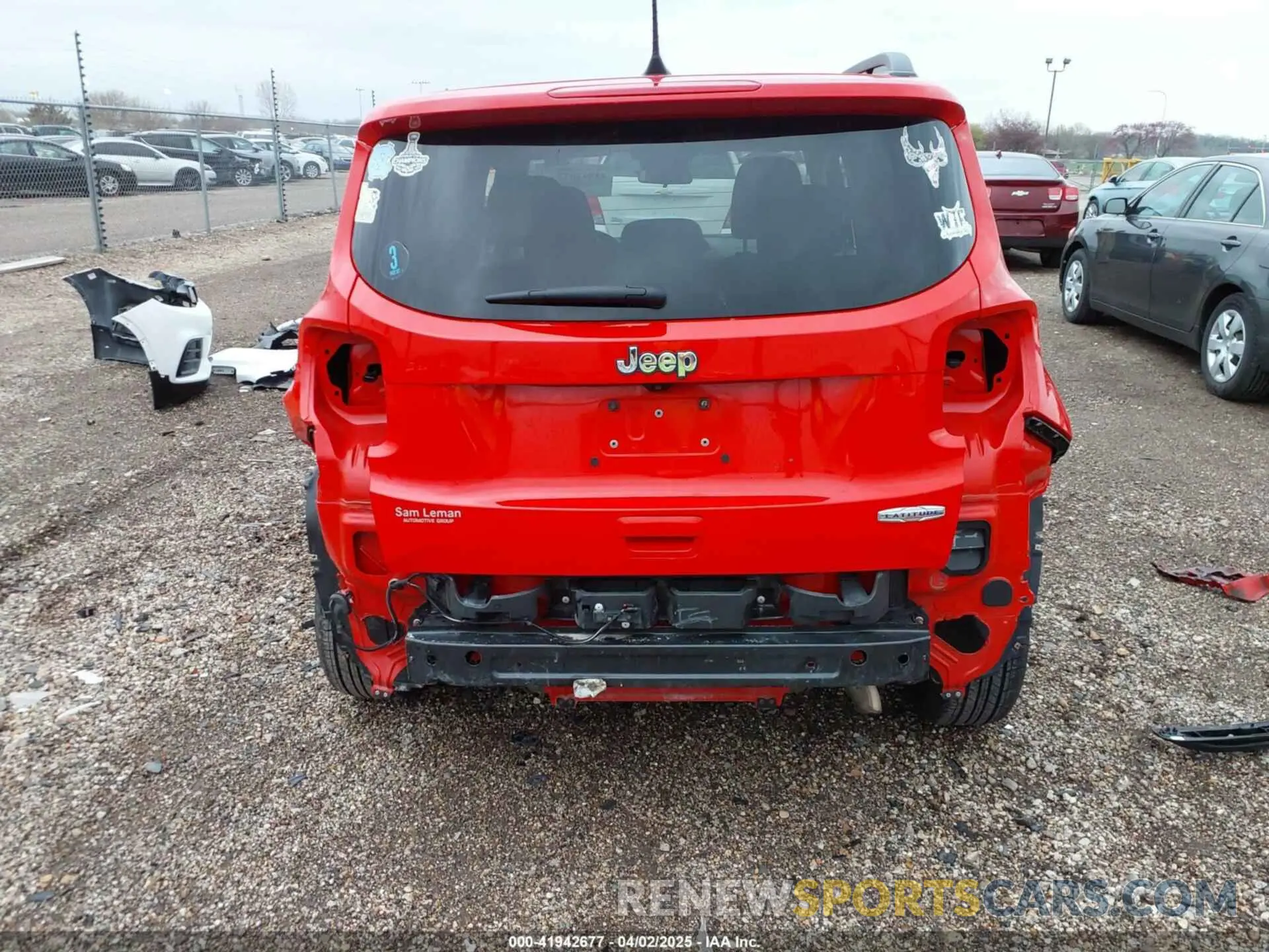 17 Photograph of a damaged car ZACNJABB7KPK32693 JEEP RENEGADE 2019