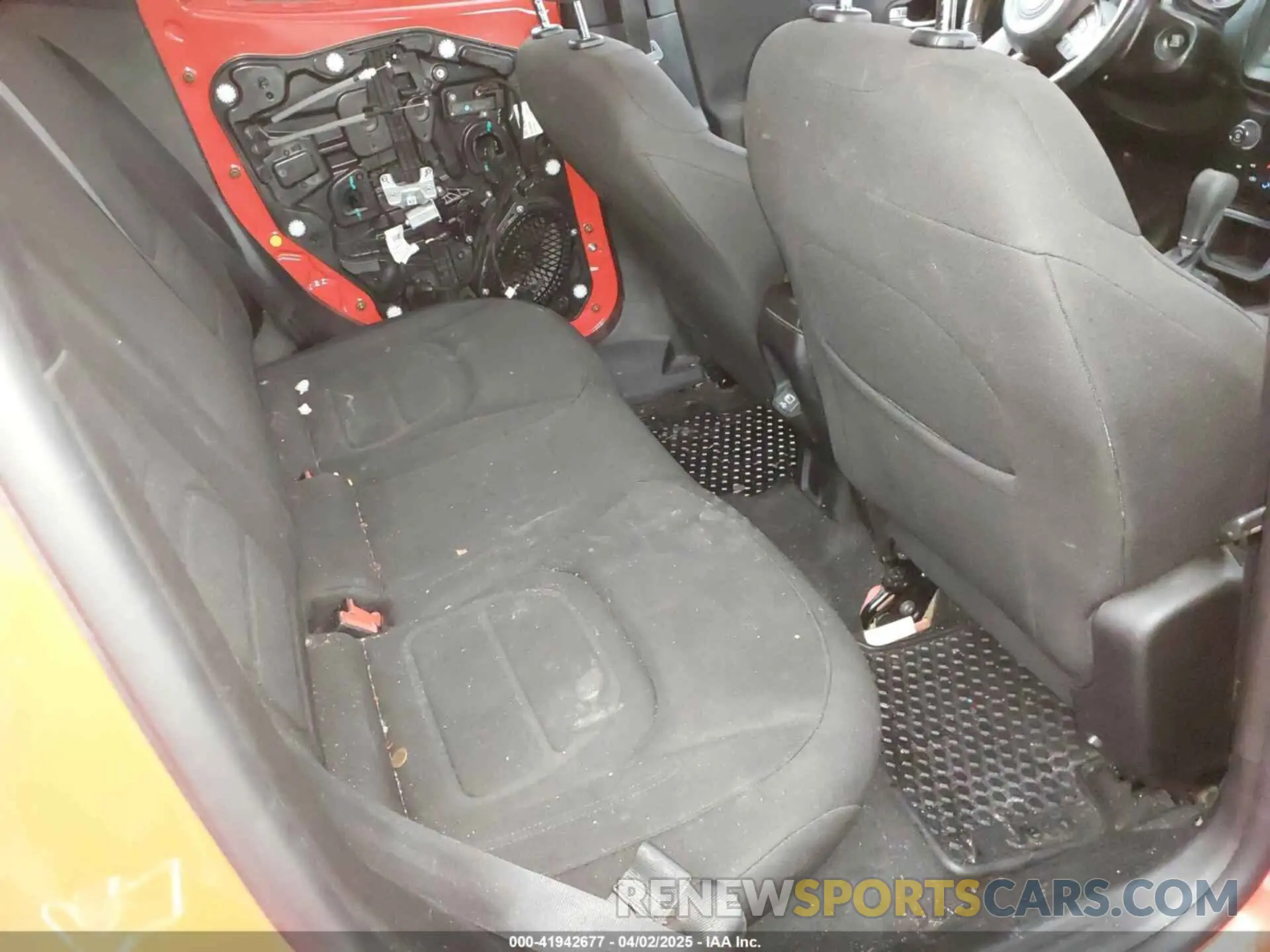 8 Photograph of a damaged car ZACNJABB7KPK32693 JEEP RENEGADE 2019