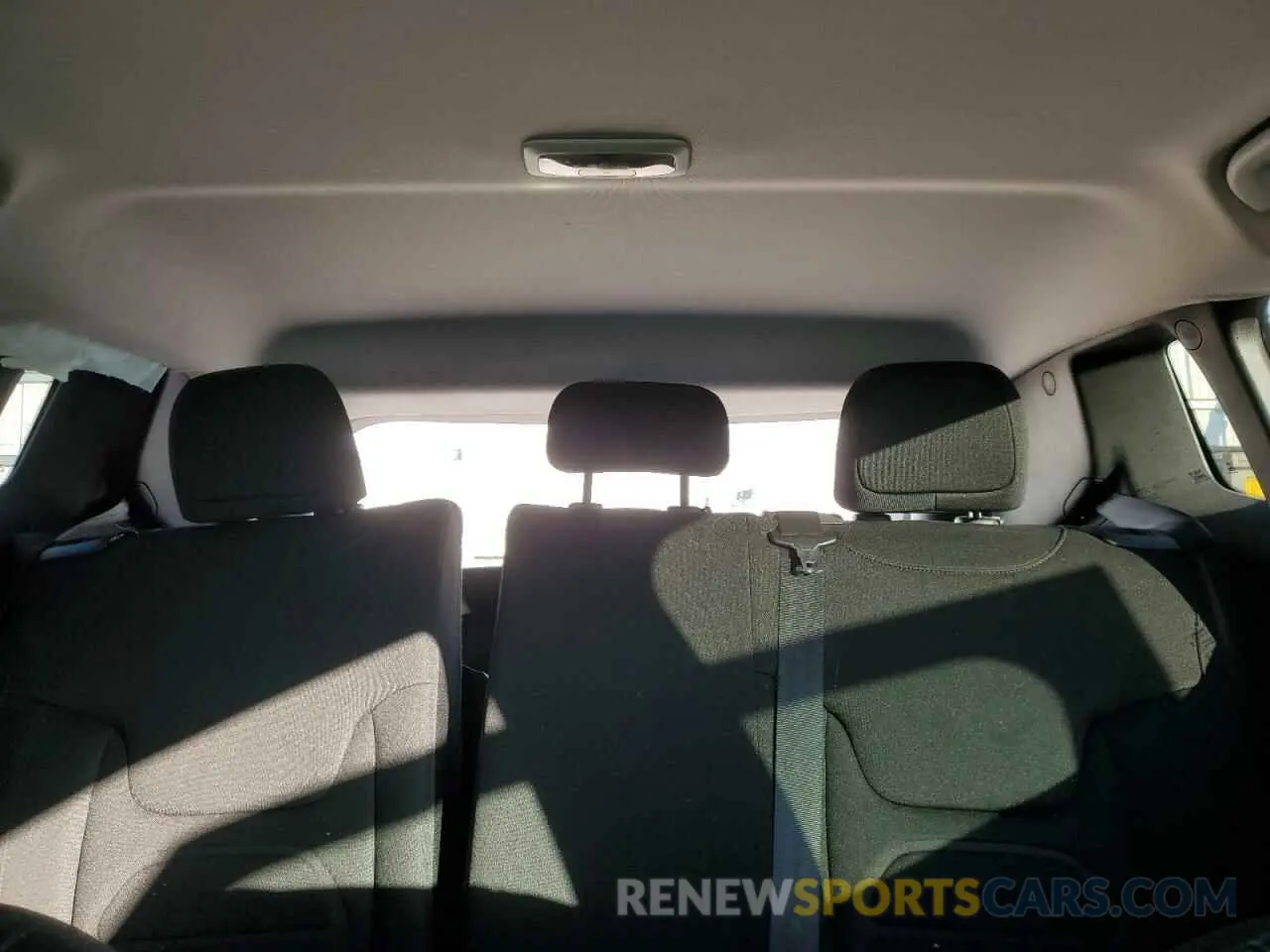 10 Photograph of a damaged car ZACNJABB7KPK81893 JEEP RENEGADE 2019