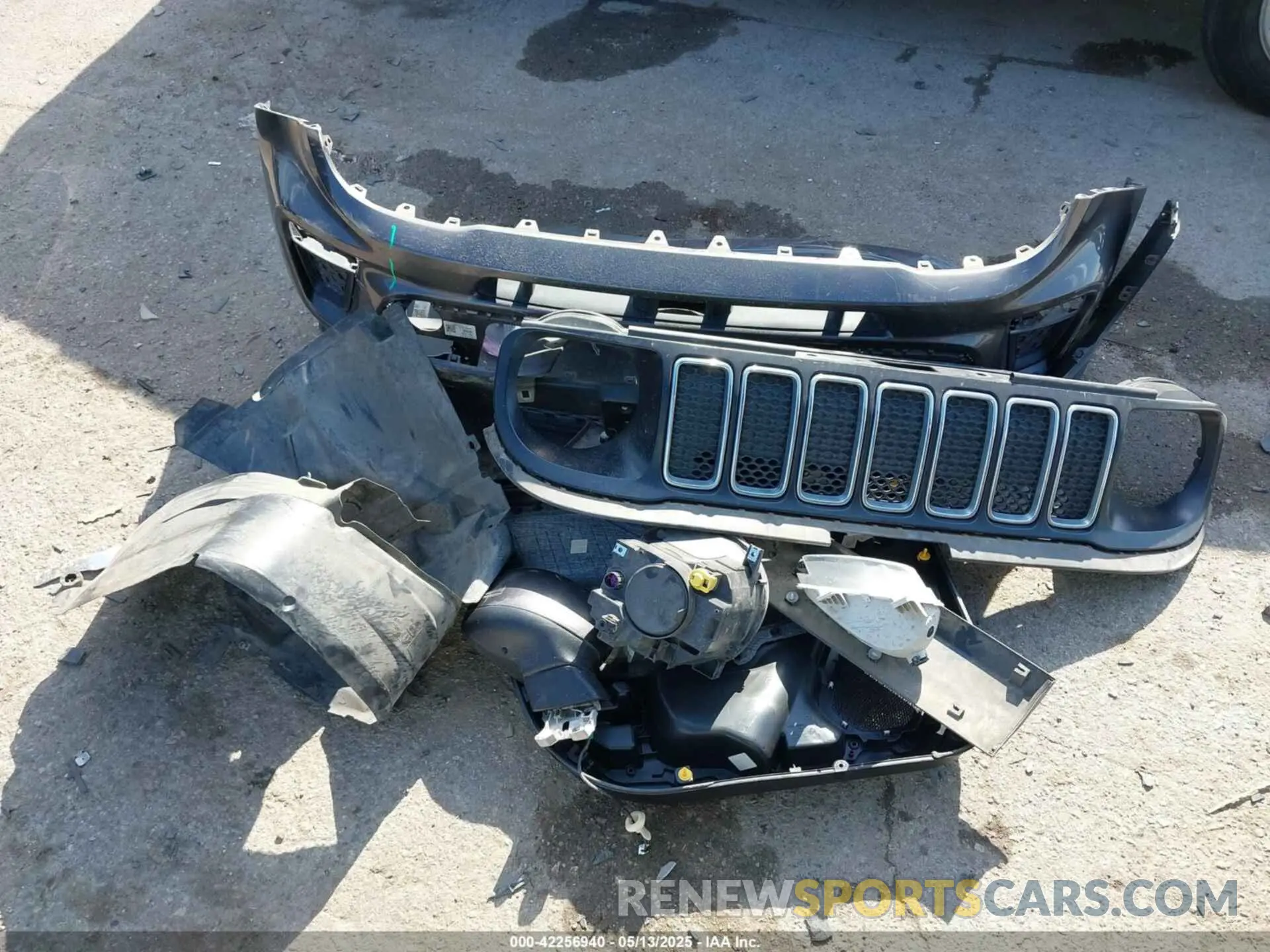 12 Photograph of a damaged car ZACNJABB8KPK93308 JEEP RENEGADE 2019