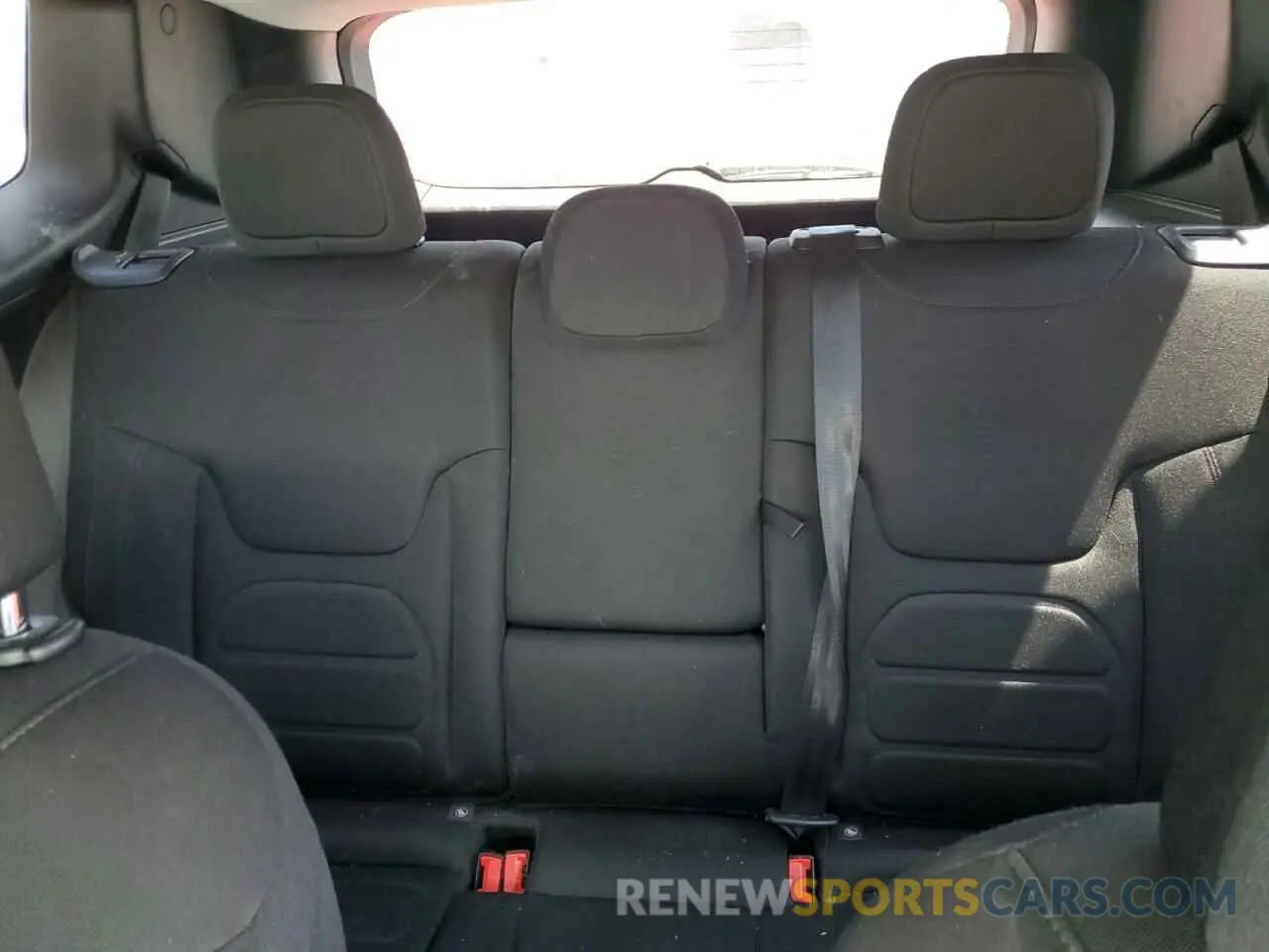 10 Photograph of a damaged car ZACNJABB9KPK23025 JEEP RENEGADE 2019