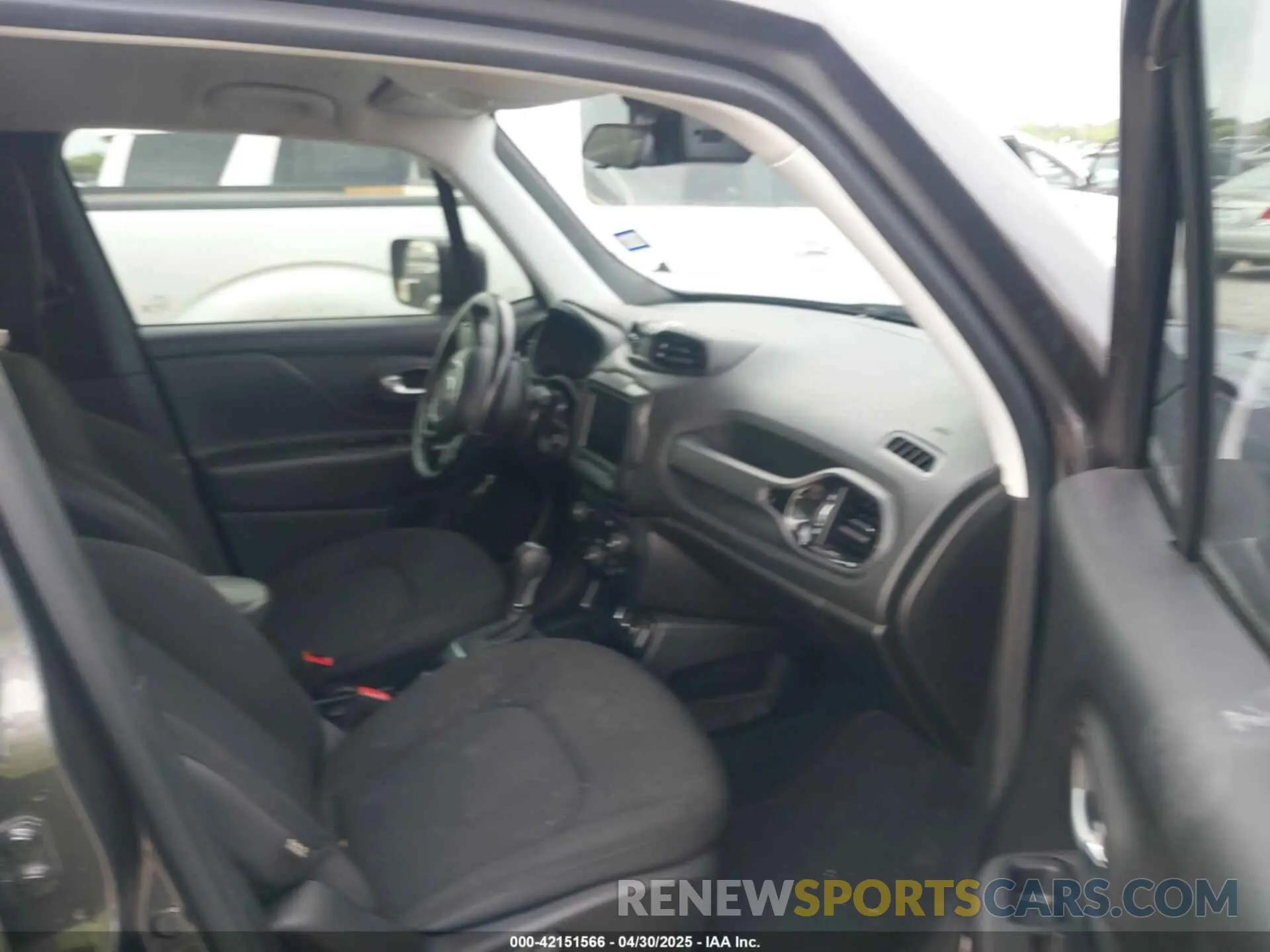 5 Photograph of a damaged car ZACNJABBXKPJ76703 JEEP RENEGADE 2019