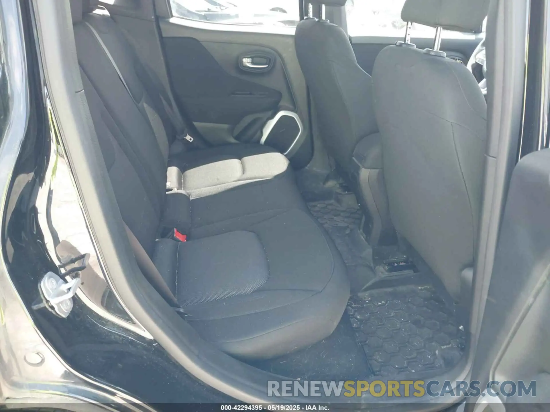 8 Photograph of a damaged car ZACNJBA17KPJ98673 JEEP RENEGADE 2019
