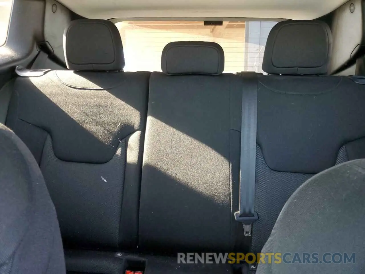 10 Photograph of a damaged car ZACNJBAB3KPK55556 JEEP RENEGADE 2019