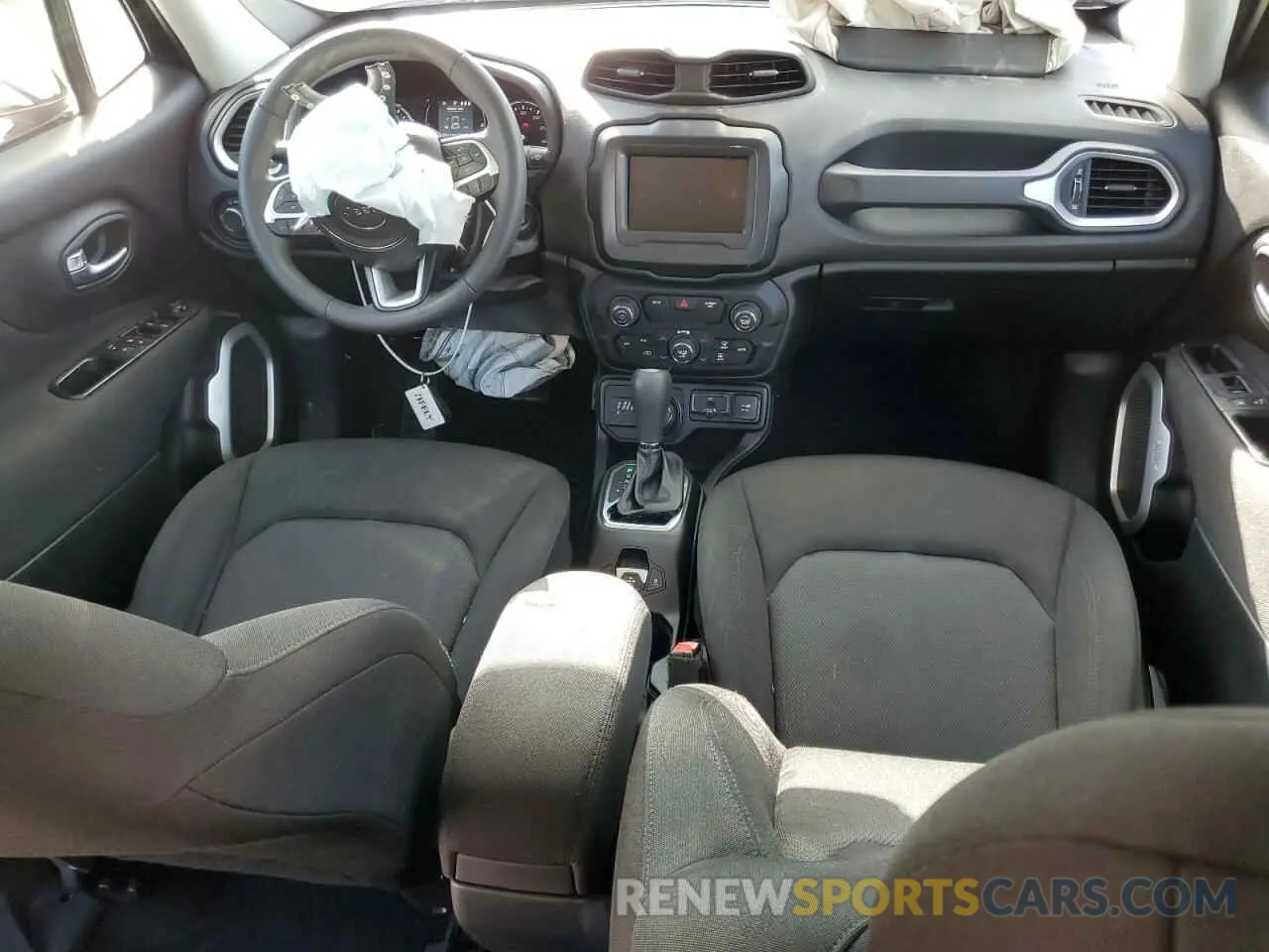 8 Photograph of a damaged car ZACNJBAB4KPJ73304 JEEP RENEGADE 2019