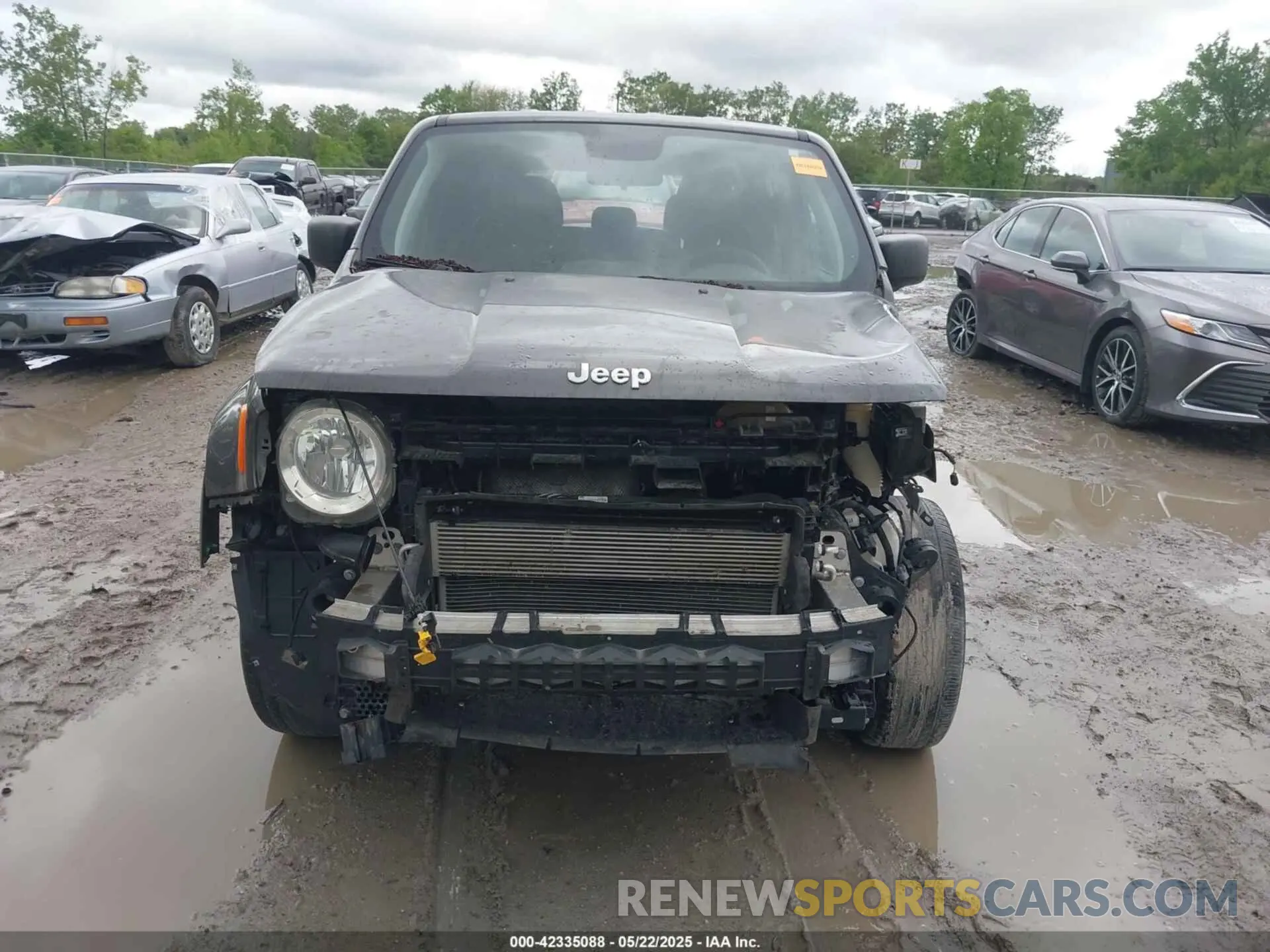 13 Photograph of a damaged car ZACNJBAB4KPK27653 JEEP RENEGADE 2019