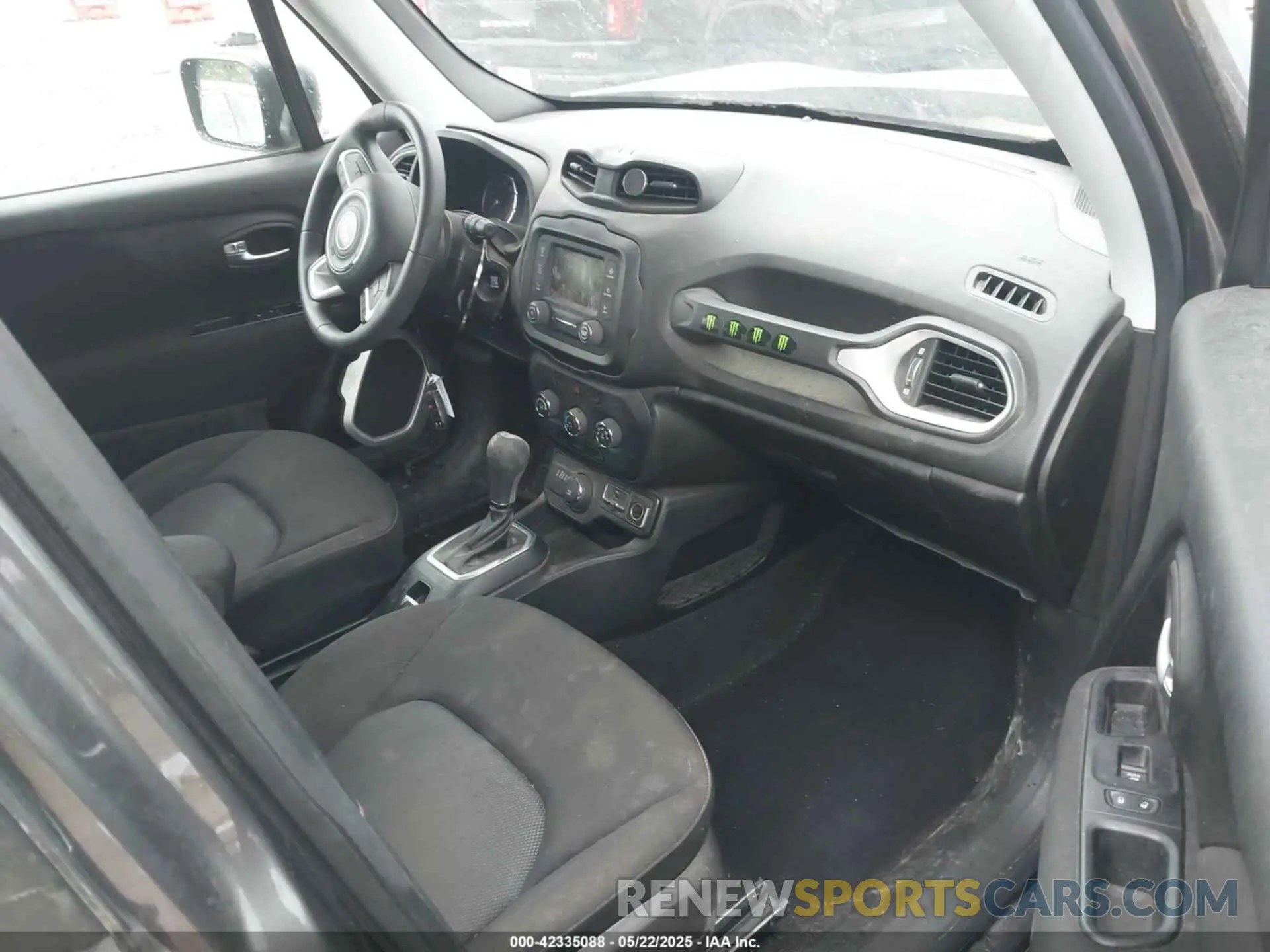 5 Photograph of a damaged car ZACNJBAB4KPK27653 JEEP RENEGADE 2019