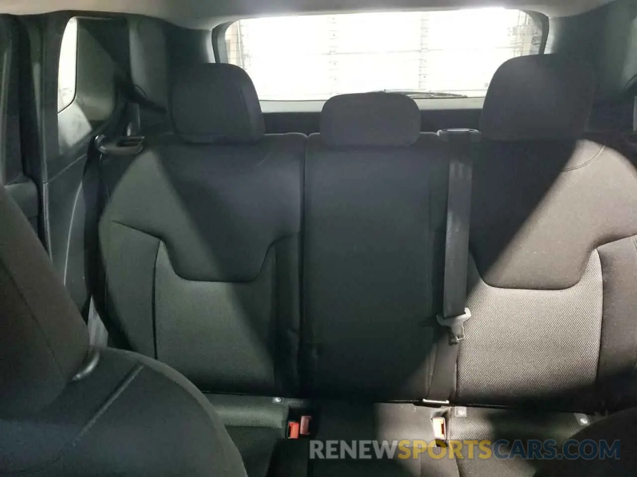 10 Photograph of a damaged car ZACNJBAB5KPK21165 JEEP RENEGADE 2019