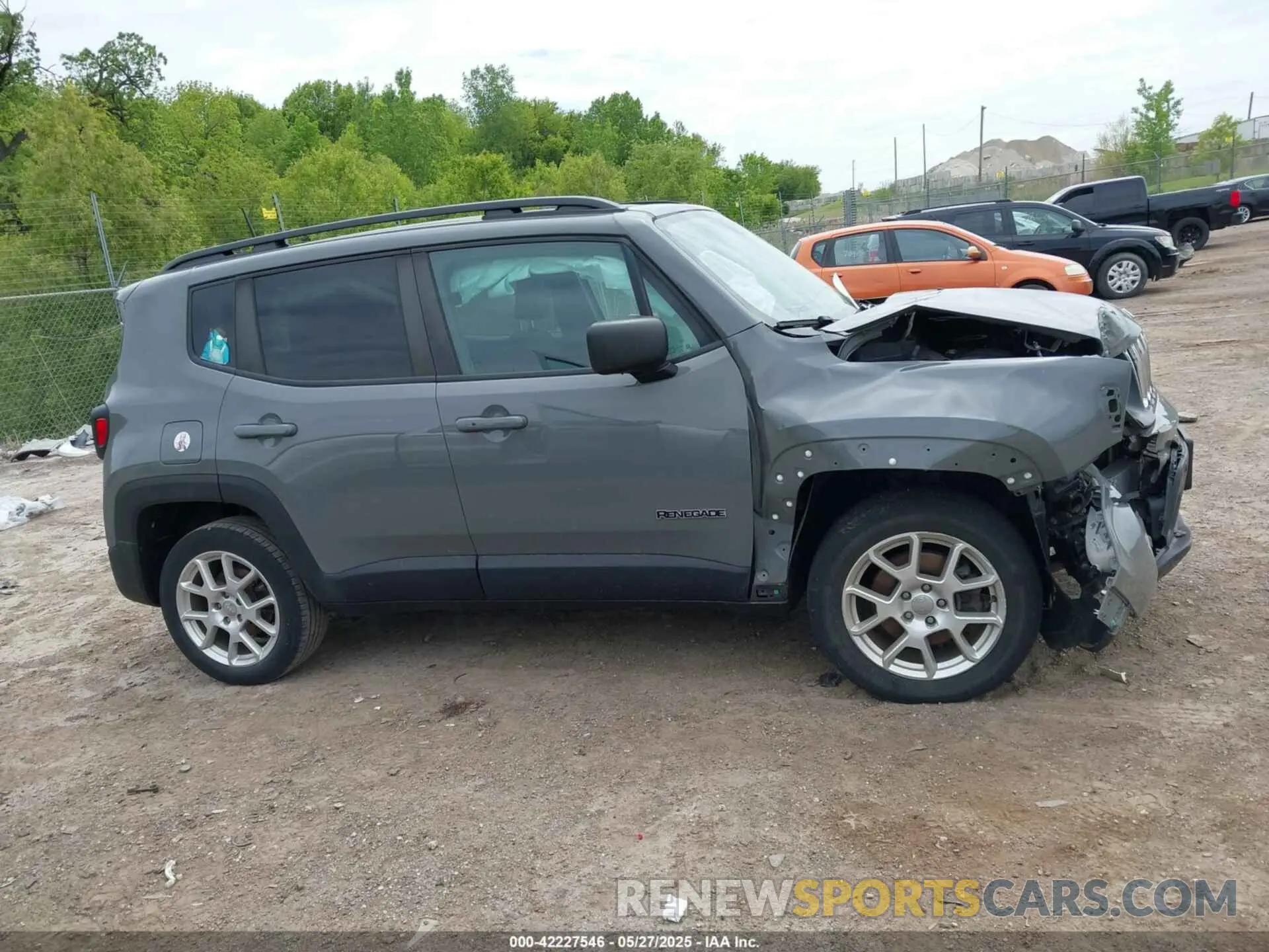 12 Photograph of a damaged car ZACNJBAB5KPK57972 JEEP RENEGADE 2019