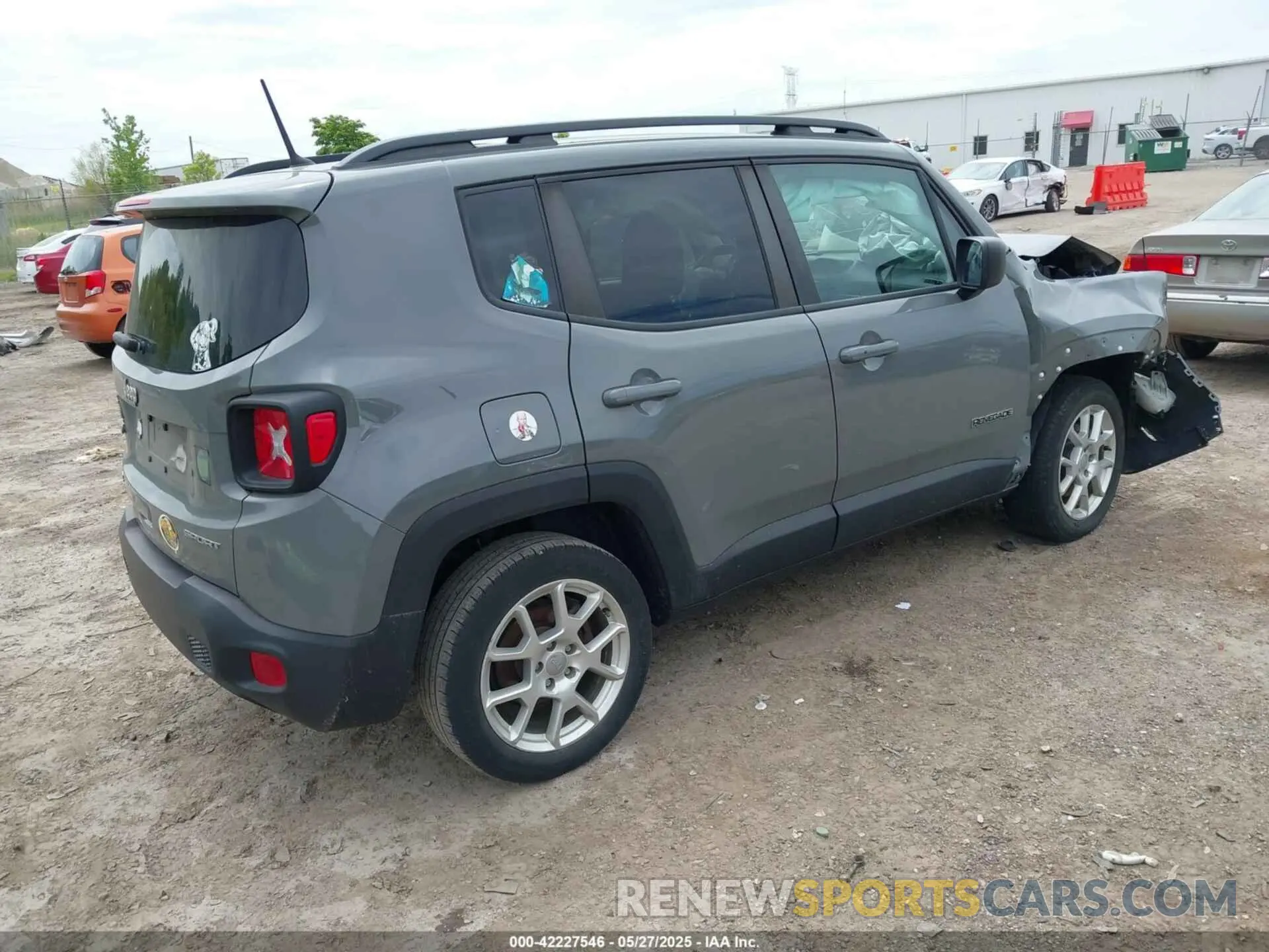 4 Photograph of a damaged car ZACNJBAB5KPK57972 JEEP RENEGADE 2019