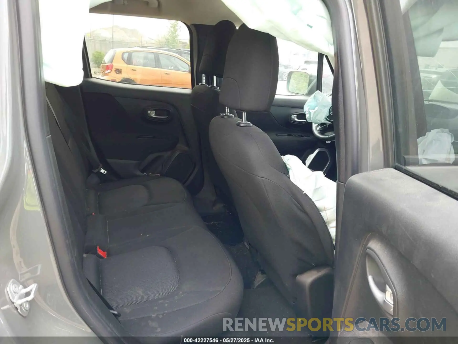 8 Photograph of a damaged car ZACNJBAB5KPK57972 JEEP RENEGADE 2019