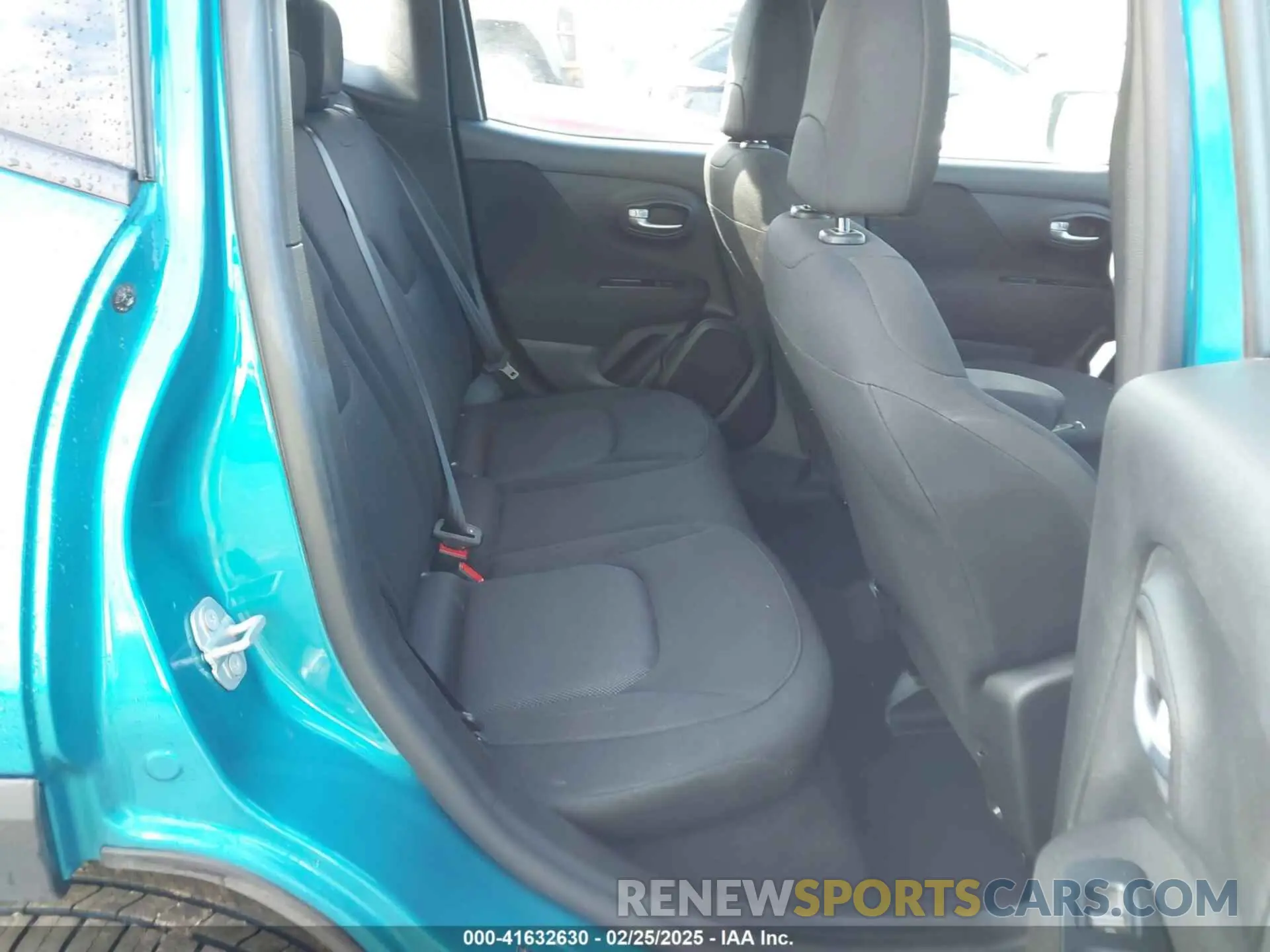 8 Photograph of a damaged car ZACNJBAB7KPK34175 JEEP RENEGADE 2019