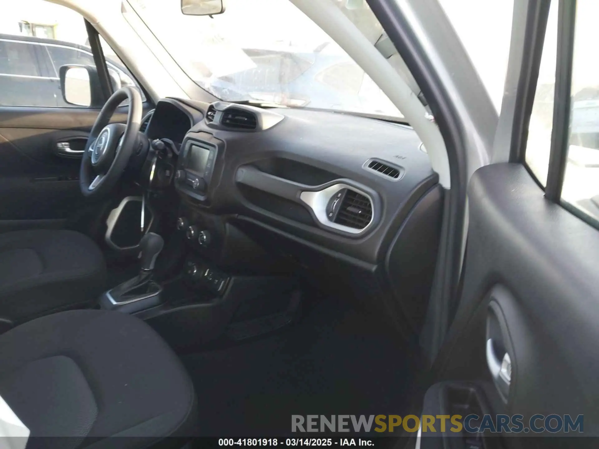 5 Photograph of a damaged car ZACNJBAB7KPK71811 JEEP RENEGADE 2019