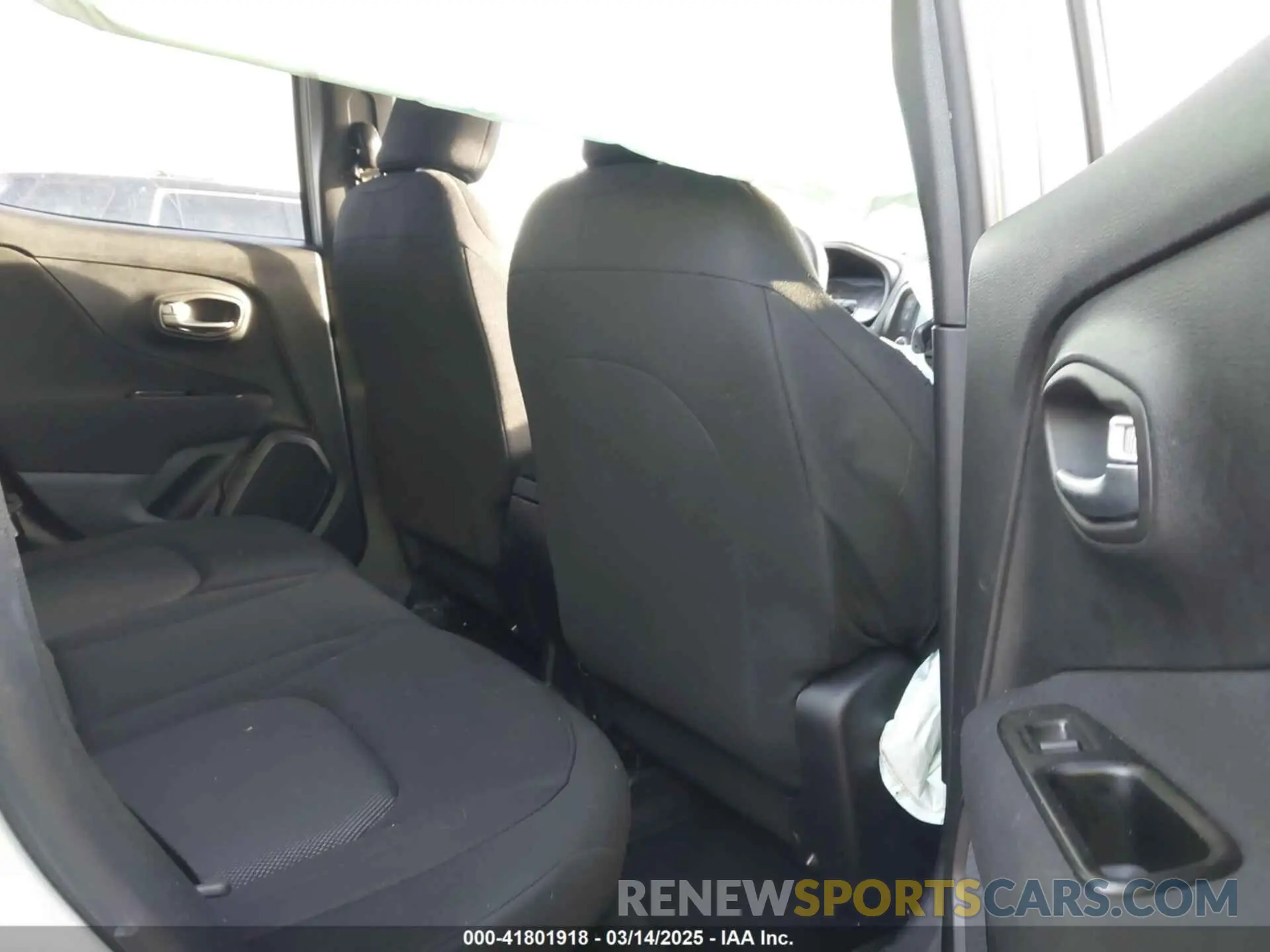 8 Photograph of a damaged car ZACNJBAB7KPK71811 JEEP RENEGADE 2019