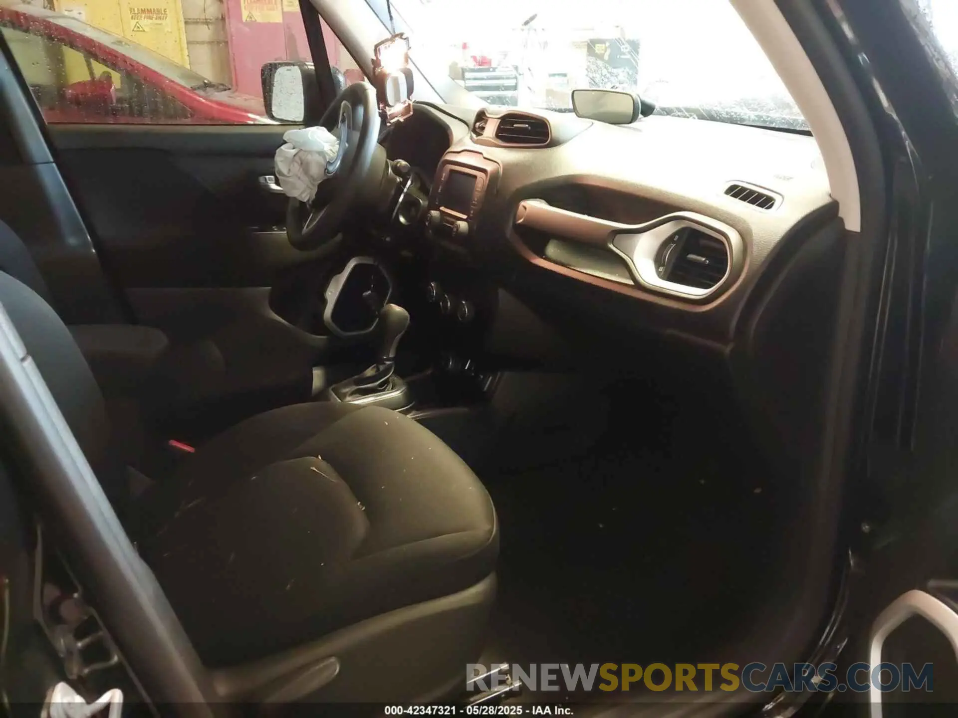 5 Photograph of a damaged car ZACNJBAB7KPK88737 JEEP RENEGADE 2019