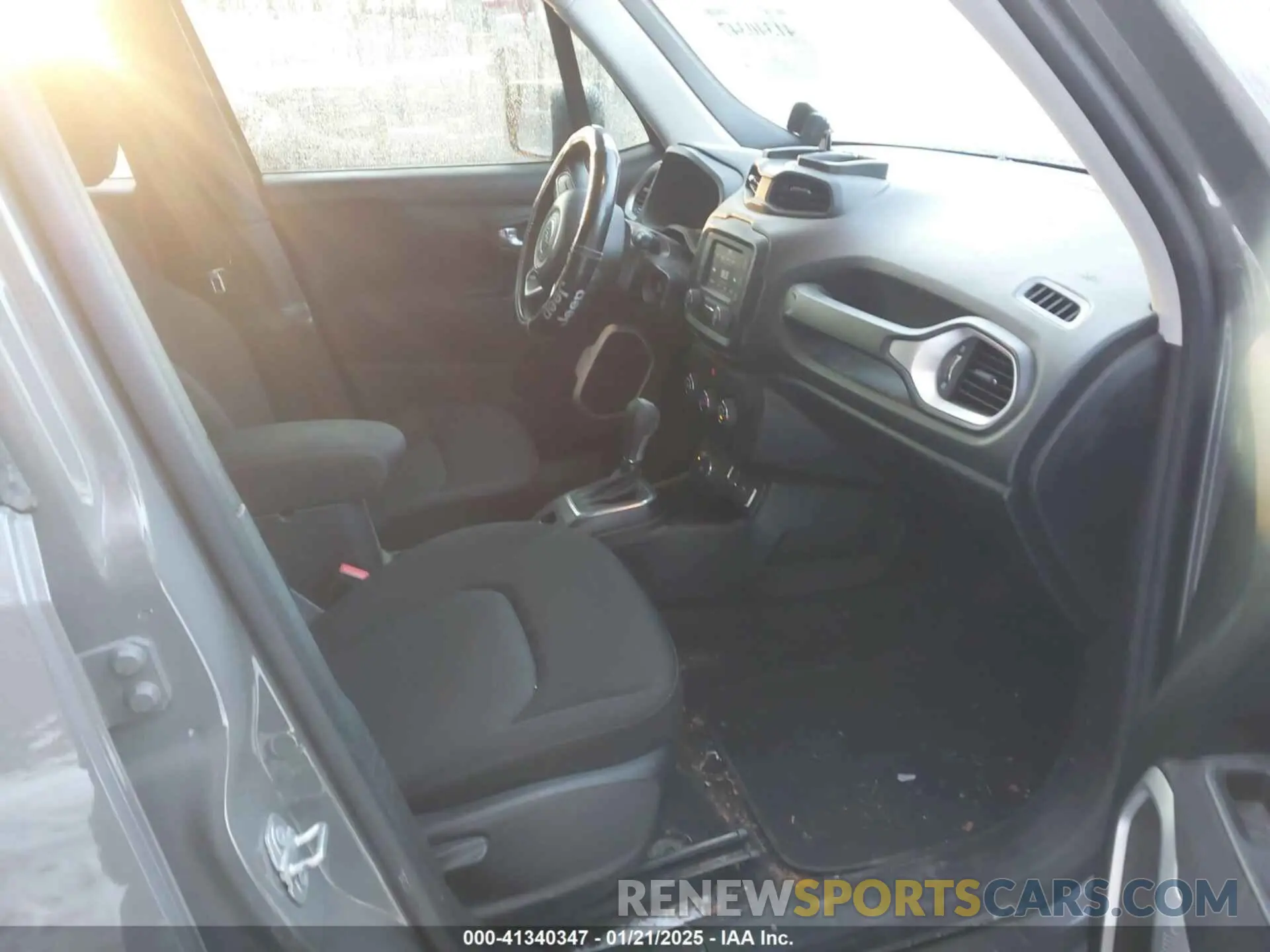 5 Photograph of a damaged car ZACNJBAB8KPK50966 JEEP RENEGADE 2019