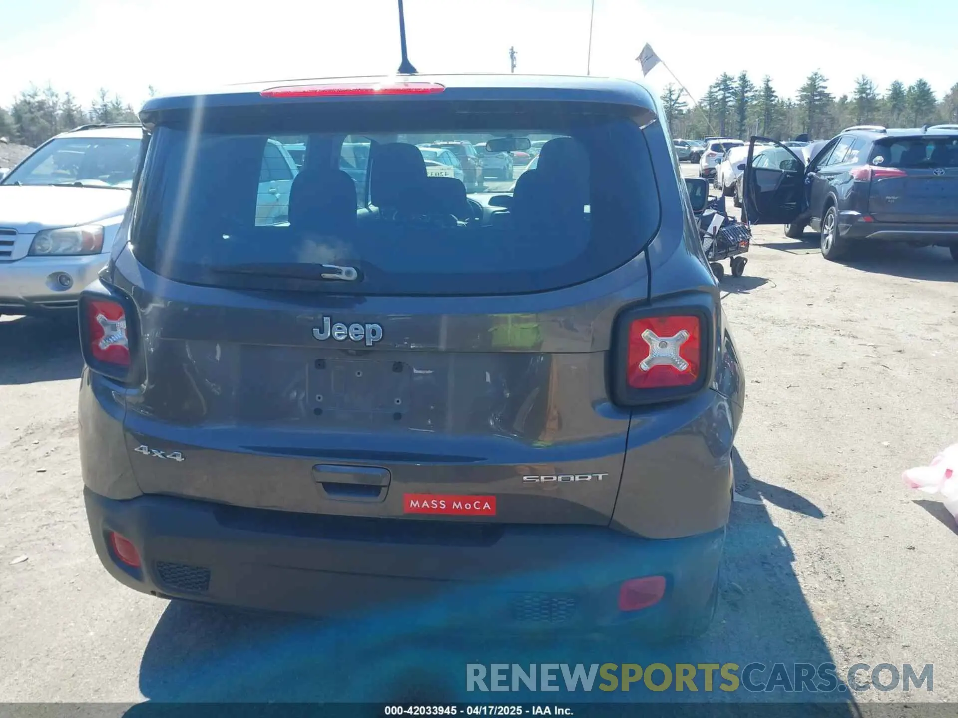 18 Photograph of a damaged car ZACNJBAB8KPK89007 JEEP RENEGADE 2019