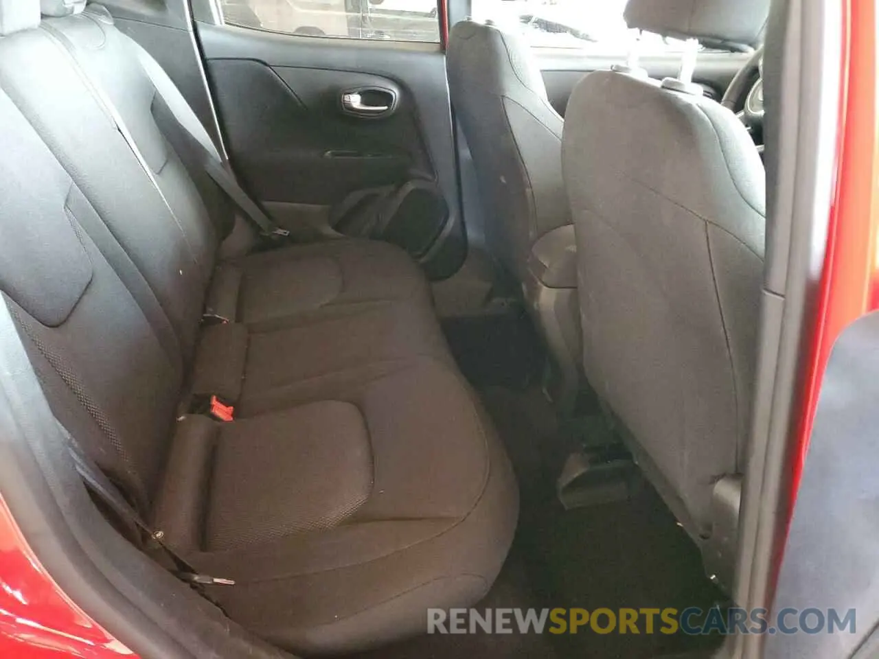10 Photograph of a damaged car ZACNJBAB9KPK25459 JEEP RENEGADE 2019