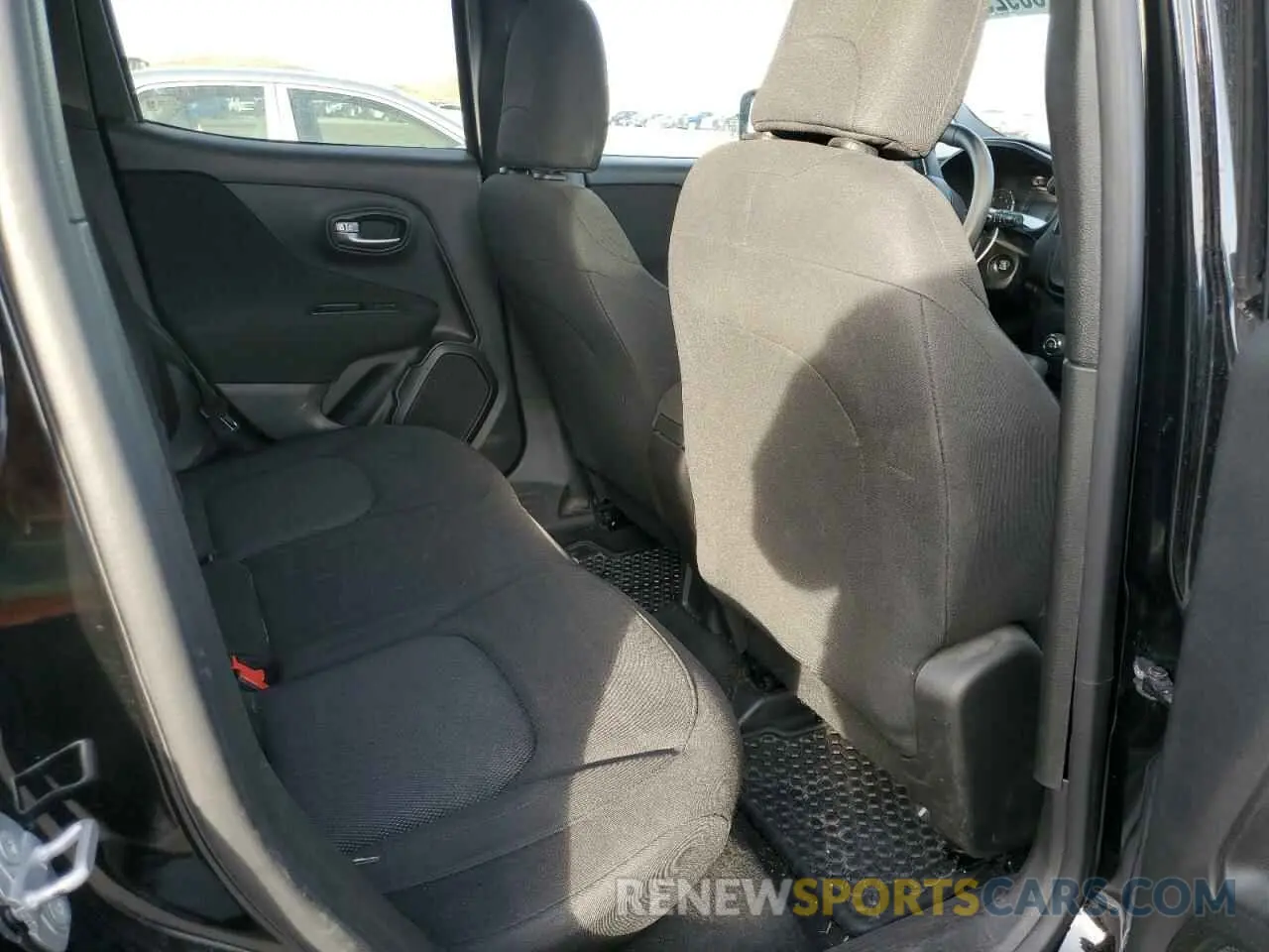 10 Photograph of a damaged car ZACNJBAB9KPK25669 JEEP RENEGADE 2019