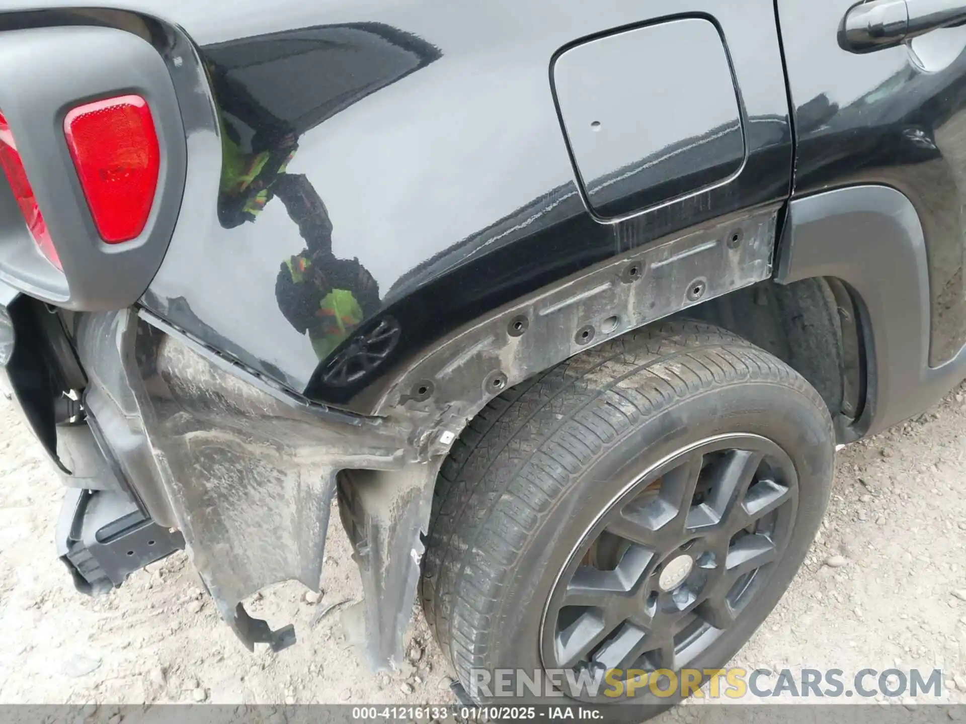 19 Photograph of a damaged car ZACNJBABXKPJ75459 JEEP RENEGADE 2019