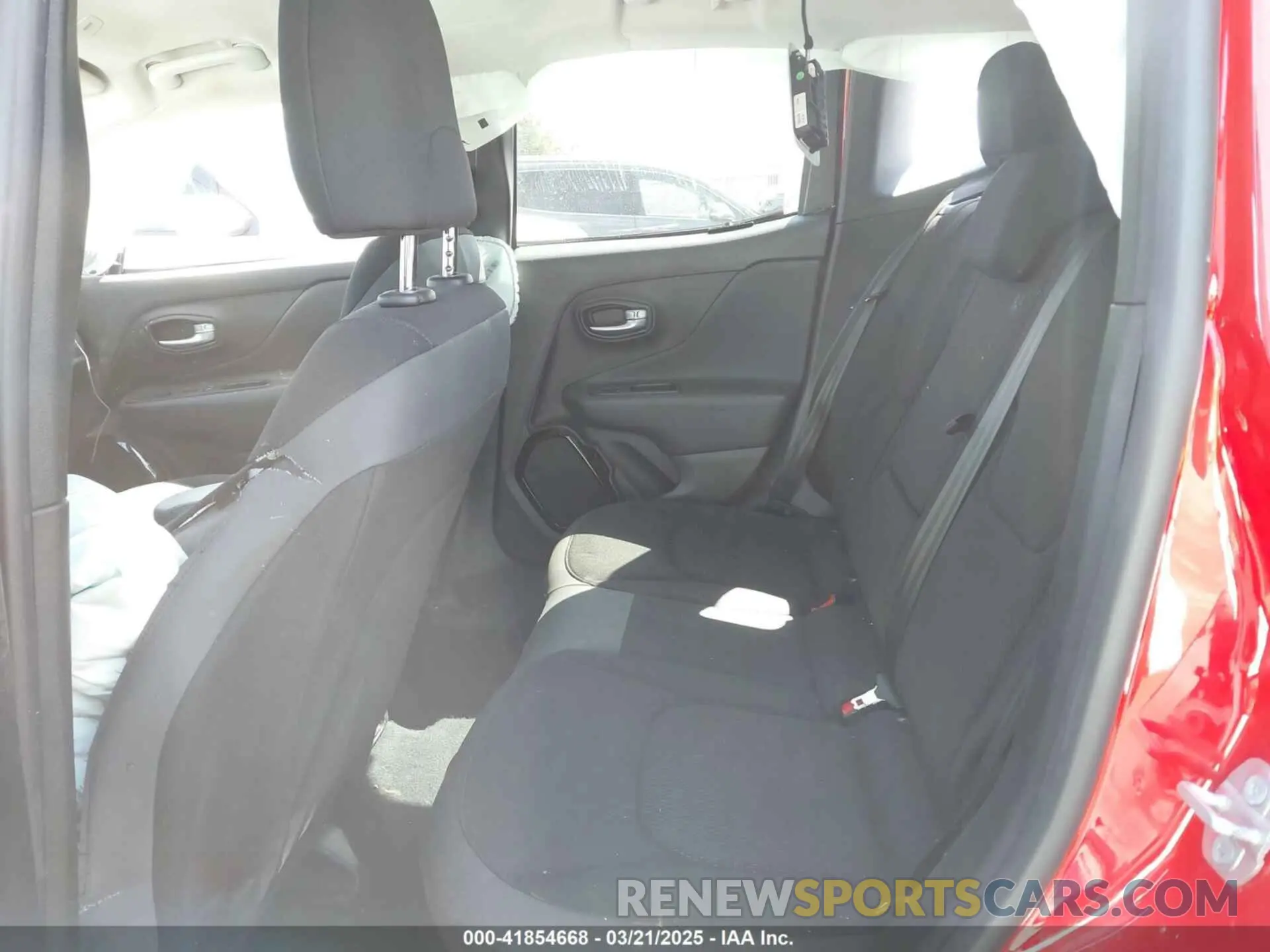 8 Photograph of a damaged car ZACNJBBB1KPK02773 JEEP RENEGADE 2019
