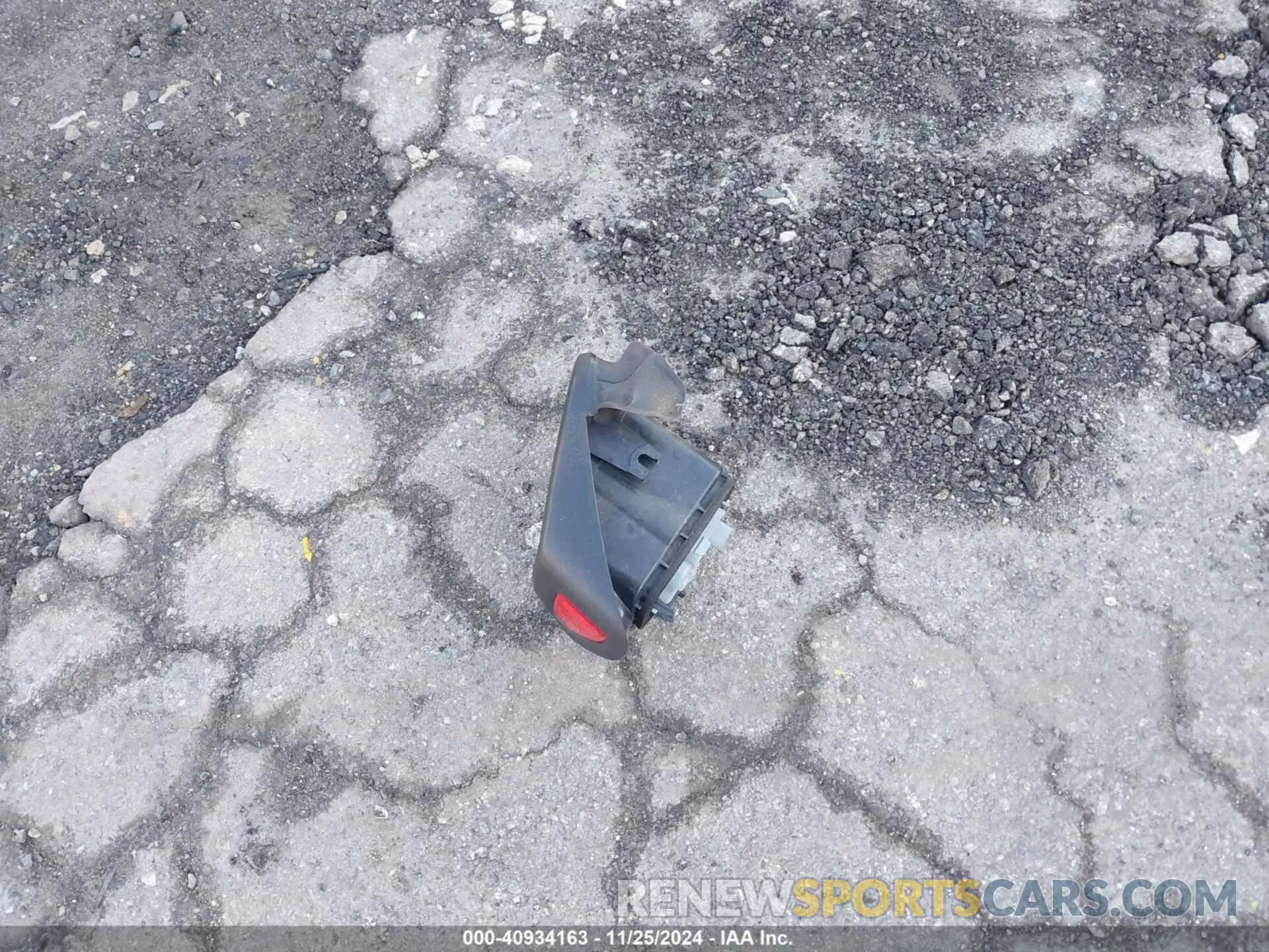 12 Photograph of a damaged car ZACNJBBB1KPK16687 JEEP RENEGADE 2019