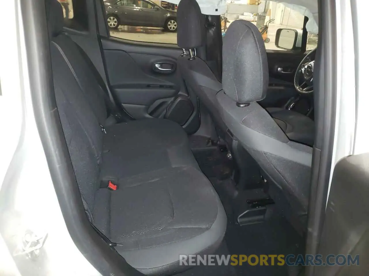 12 Photograph of a damaged car ZACNJBBB1KPK24370 JEEP RENEGADE 2019