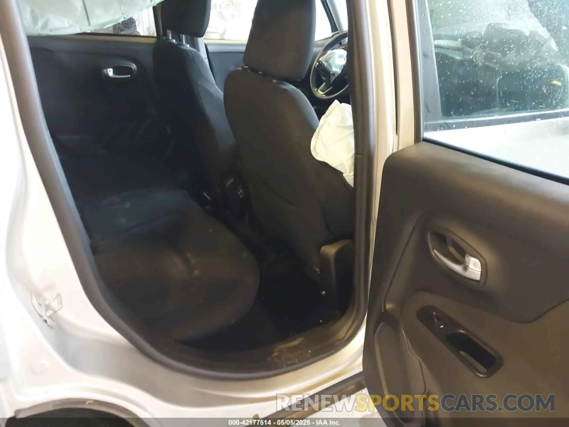 8 Photograph of a damaged car ZACNJBBB1KPK73892 JEEP RENEGADE 2019