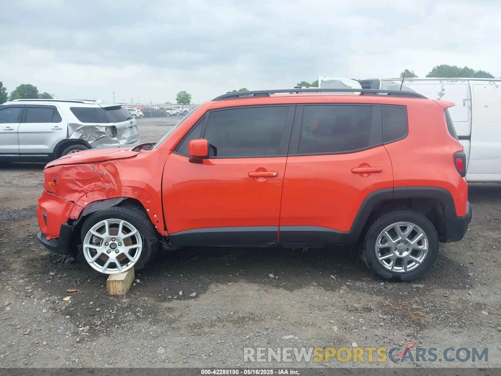 13 Photograph of a damaged car ZACNJBBB2KPJ97518 JEEP RENEGADE 2019