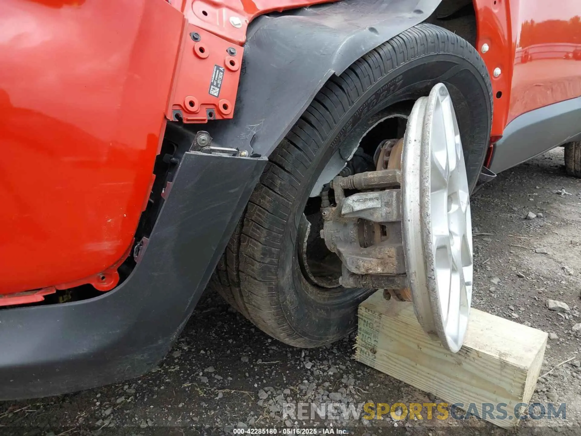 17 Photograph of a damaged car ZACNJBBB2KPJ97518 JEEP RENEGADE 2019