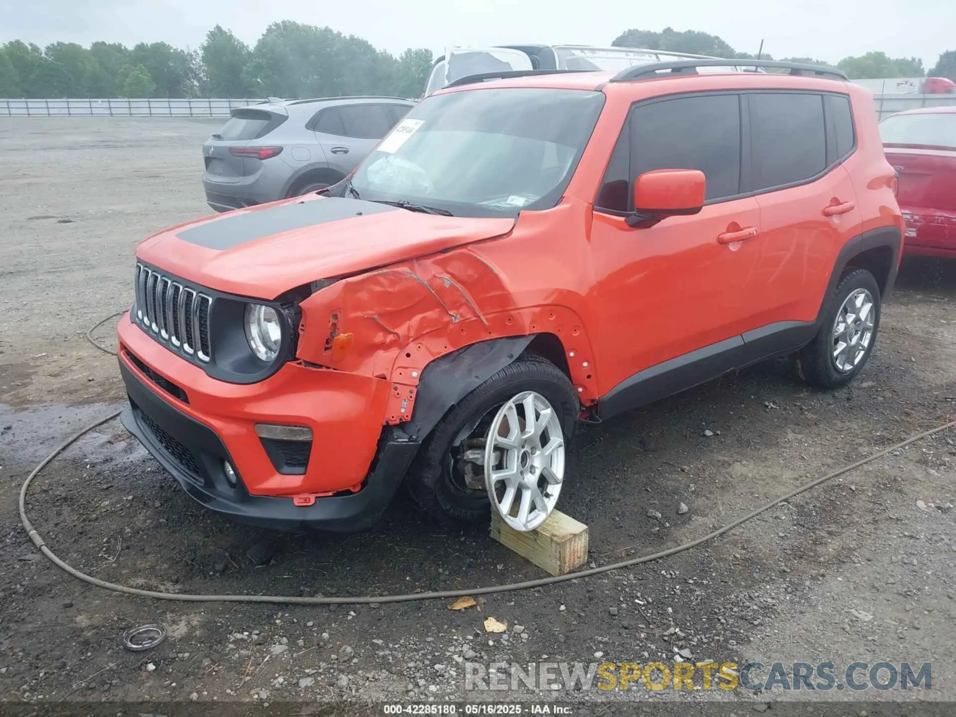 2 Photograph of a damaged car ZACNJBBB2KPJ97518 JEEP RENEGADE 2019