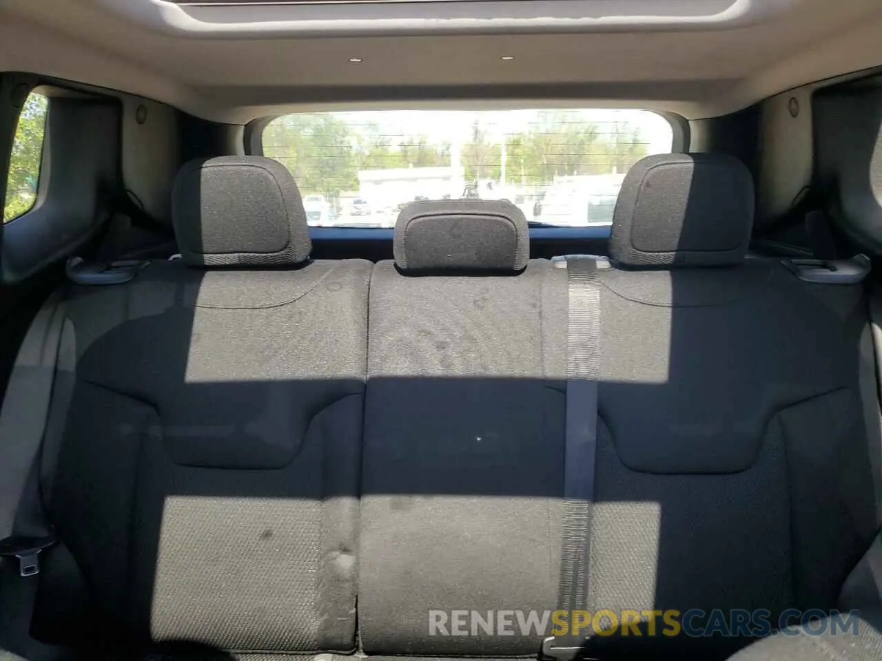 10 Photograph of a damaged car ZACNJBBB2KPJ99916 JEEP RENEGADE 2019