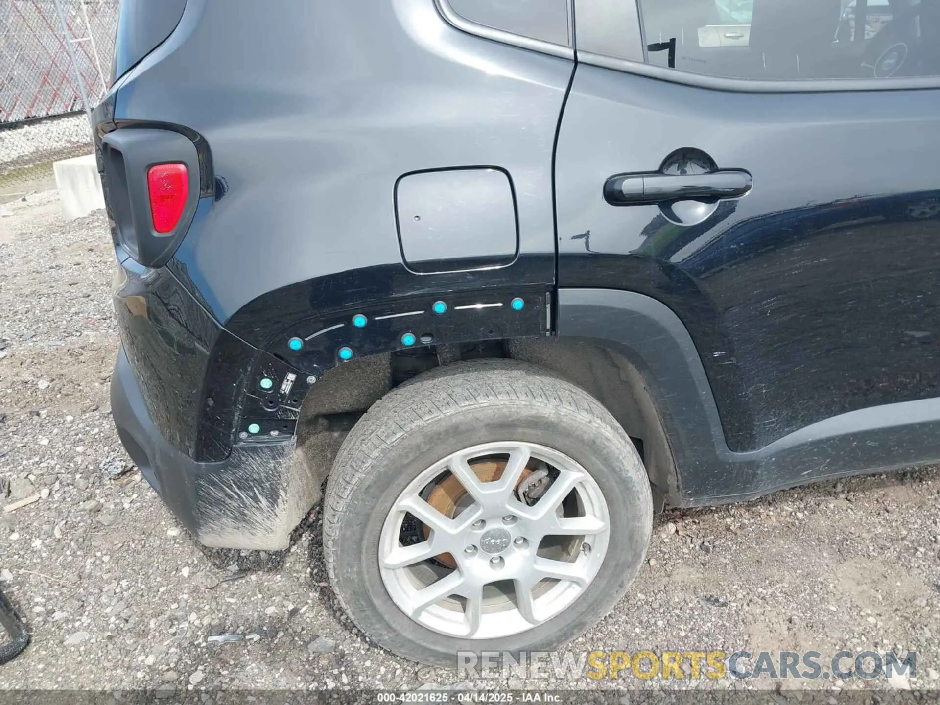 17 Photograph of a damaged car ZACNJBBB2KPK15600 JEEP RENEGADE 2019