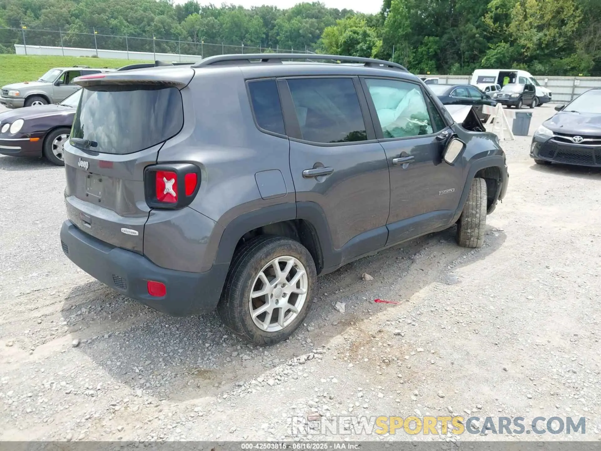 4 Photograph of a damaged car ZACNJBBB3KPK07991 JEEP RENEGADE 2019