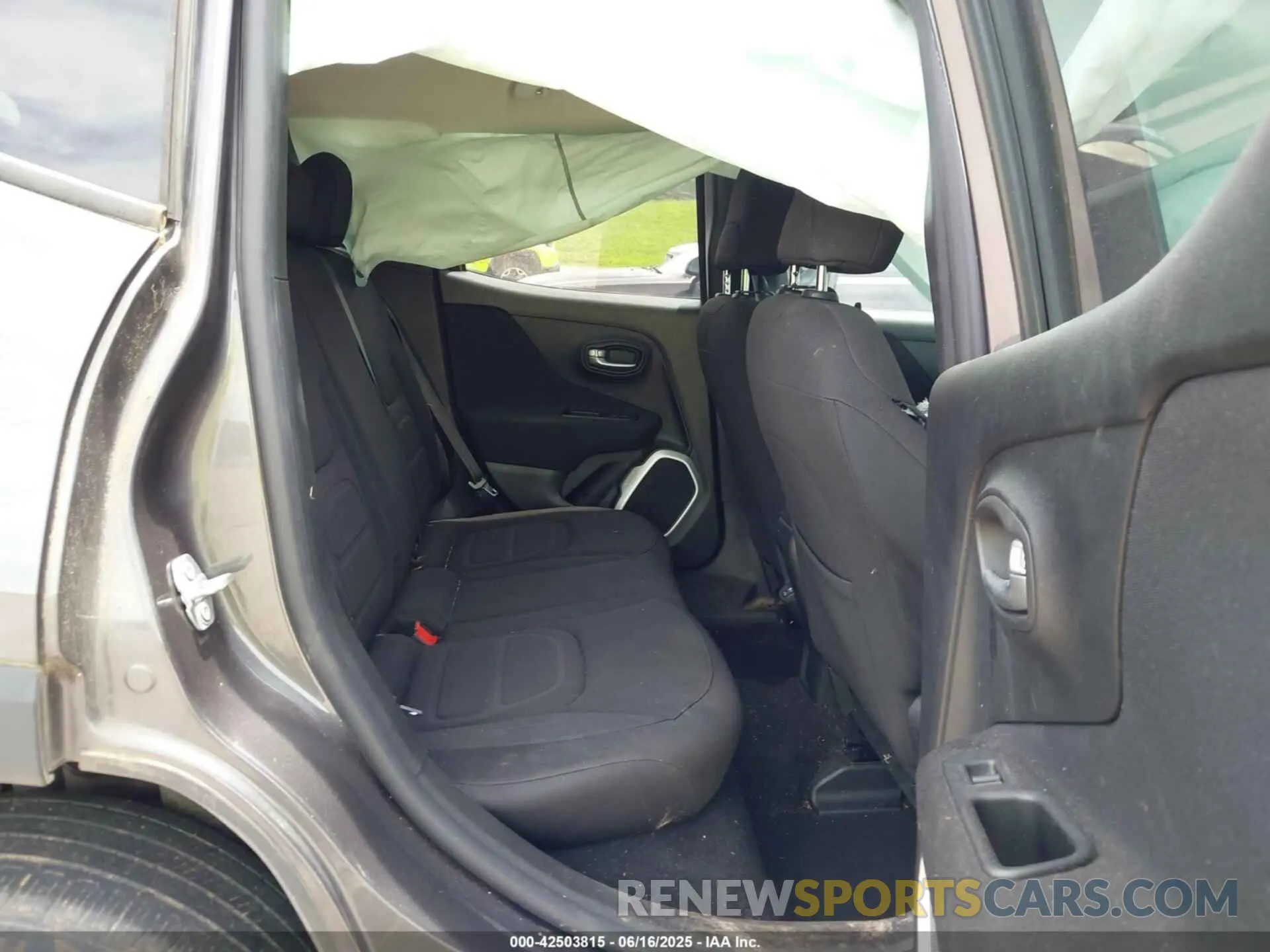 8 Photograph of a damaged car ZACNJBBB3KPK07991 JEEP RENEGADE 2019