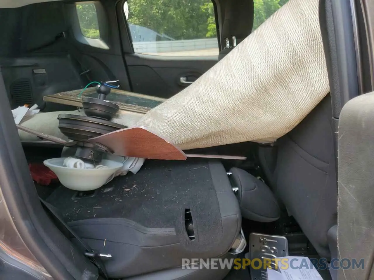 11 Photograph of a damaged car ZACNJBBB4KPJ78596 JEEP RENEGADE 2019
