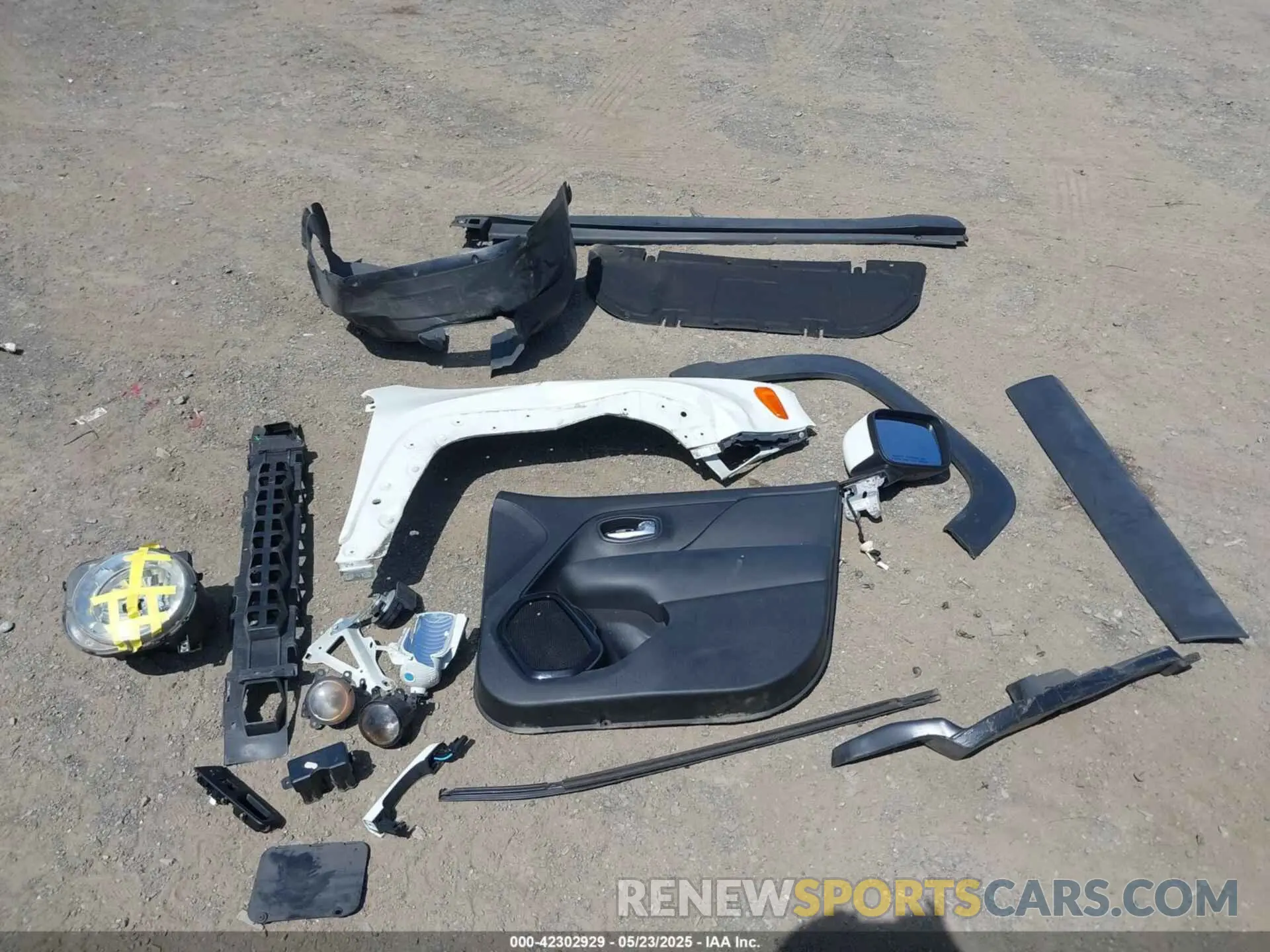 12 Photograph of a damaged car ZACNJBBB4KPK54687 JEEP RENEGADE 2019