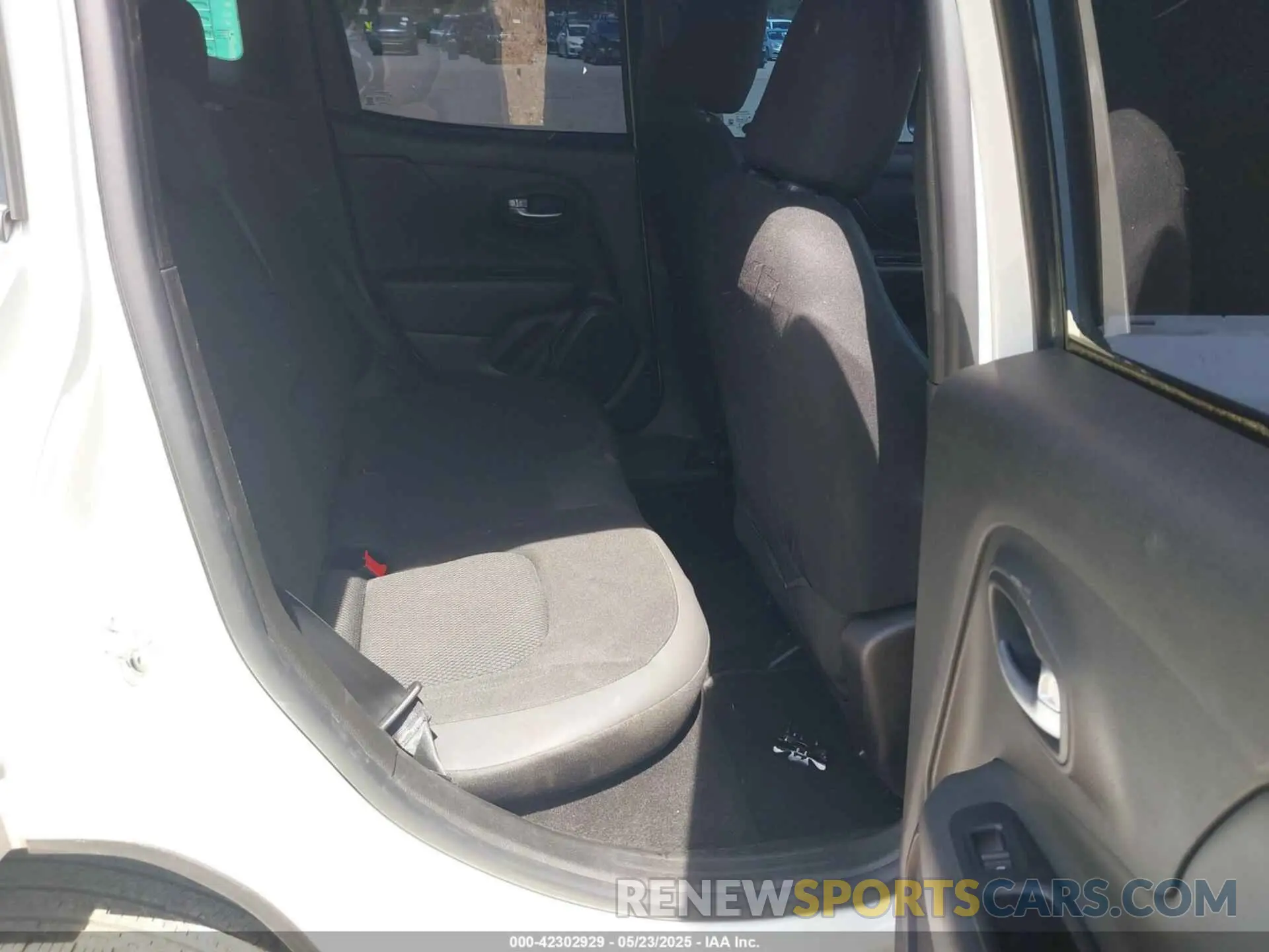 8 Photograph of a damaged car ZACNJBBB4KPK54687 JEEP RENEGADE 2019